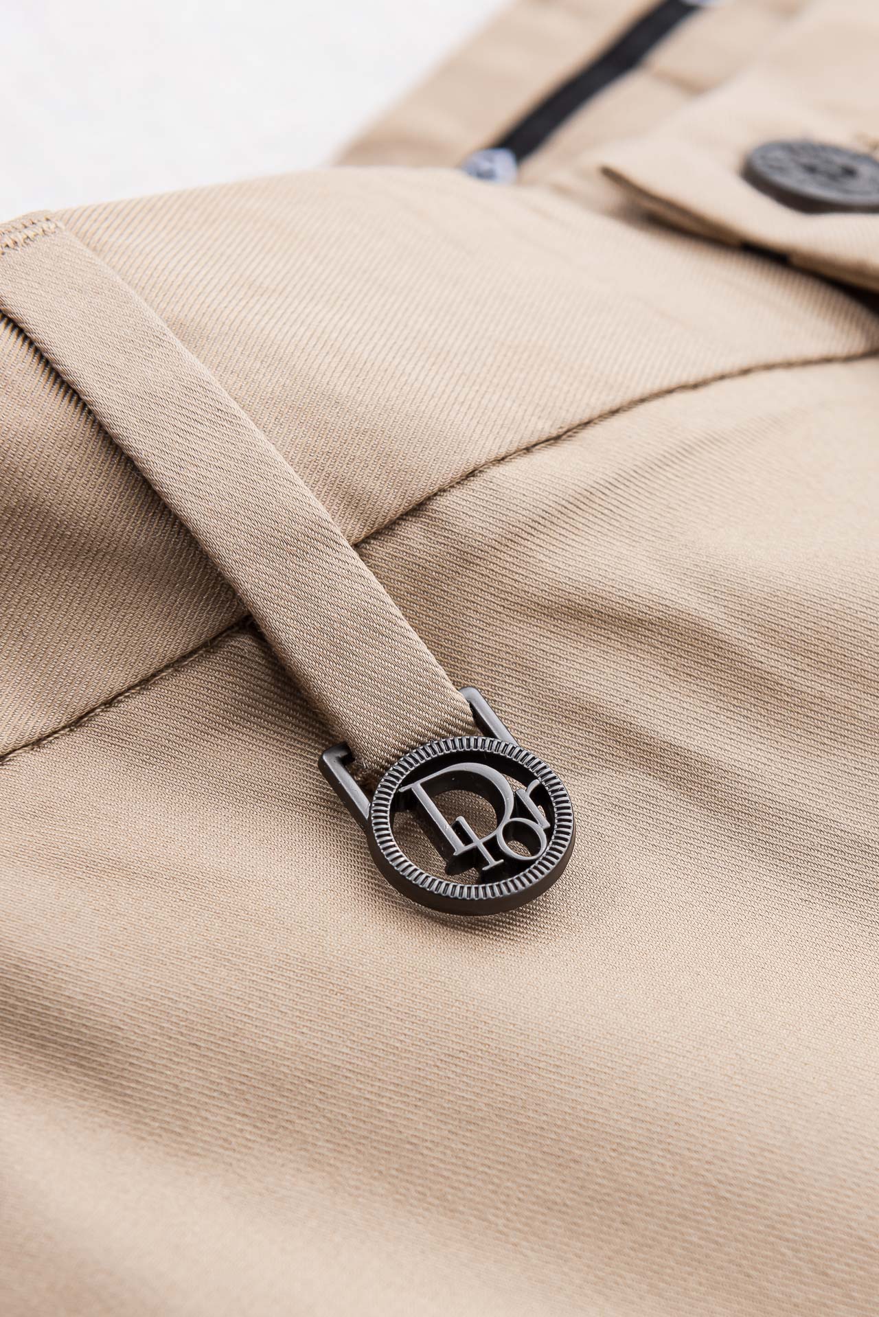 Dior迪奥26ss春夏轻奢时尚定制休闲西裤，简洁干练的风格，精致卓越的品质男装，每款的设计点跟舒适度都