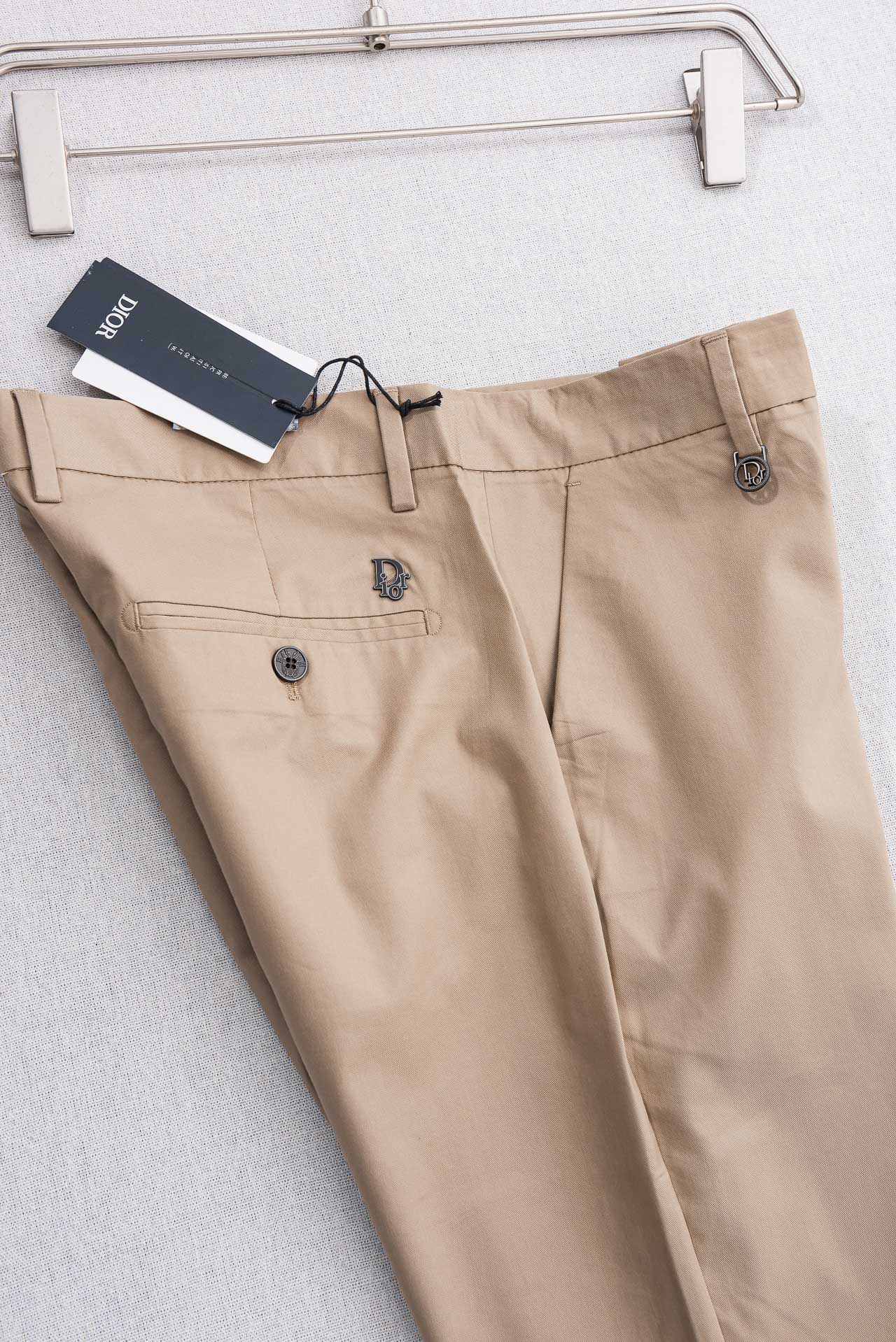 Dior迪奥26ss春夏轻奢时尚定制休闲西裤，简洁干练的风格，精致卓越的品质男装，每款的设计点跟舒适度都