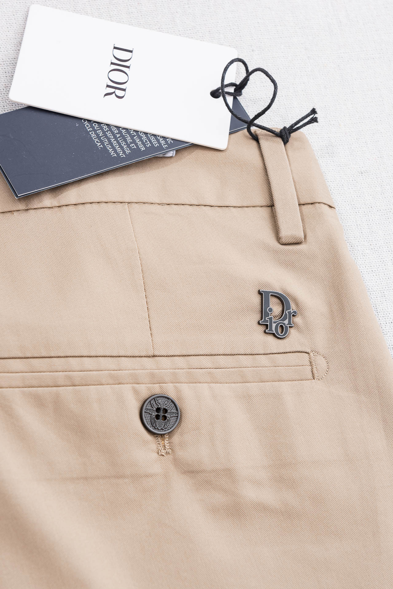 Dior迪奥26ss春夏轻奢时尚定制休闲西裤，简洁干练的风格，精致卓越的品质男装，每款的设计点跟舒适度都