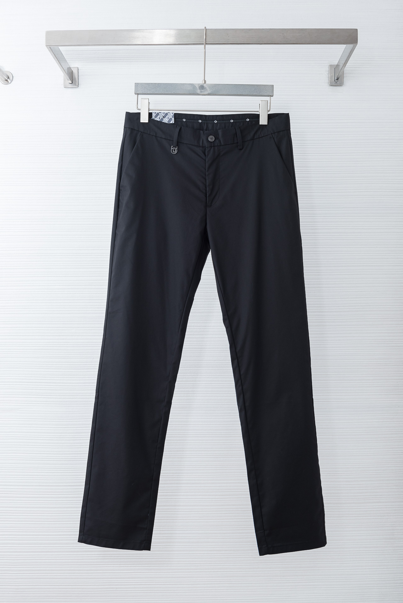 Dior 迪奥26ss春夏轻奢时尚定制休闲西裤，简洁干练的风格，精致卓越的品质男装，每款的设计点跟舒适度