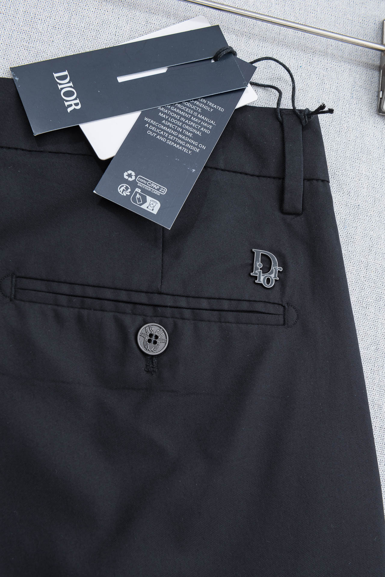 Dior 迪奥26ss春夏轻奢时尚定制休闲西裤，简洁干练的风格，精致卓越的品质男装，每款的设计点跟舒适度