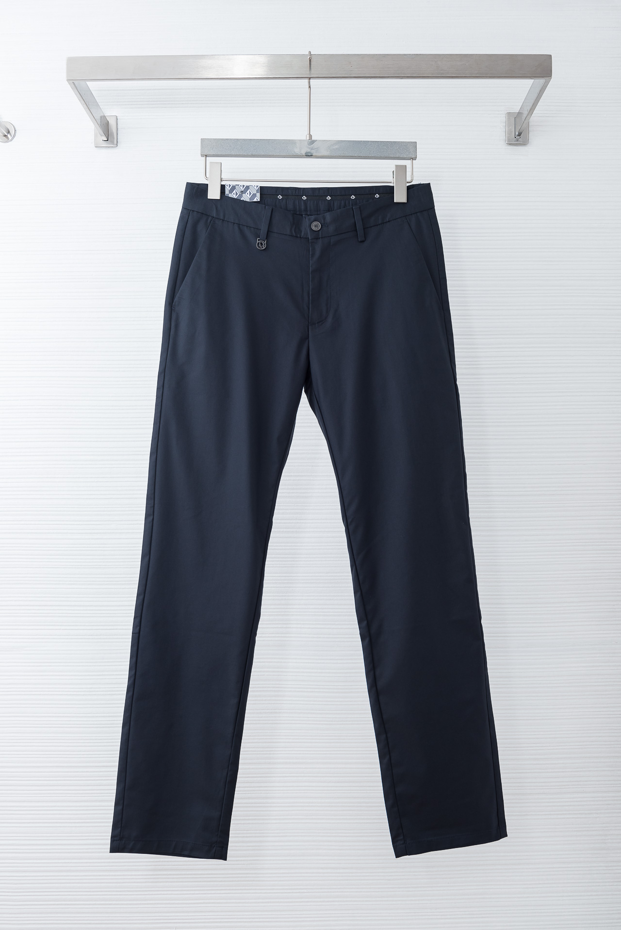 Dior迪奥26ss春夏轻奢时尚定制休闲西裤，简洁干练的风格，精致卓越的品质男装，每款的设计点跟舒适度都