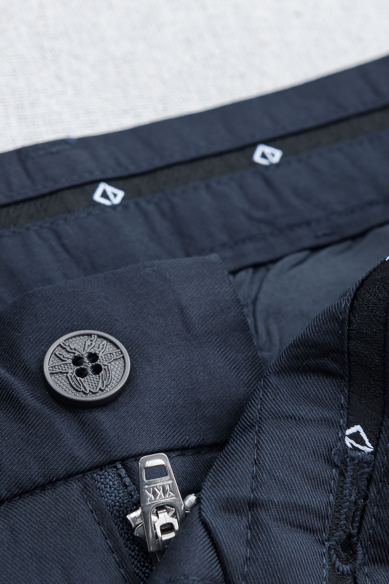 Dior迪奥26ss春夏轻奢时尚定制休闲西裤，简洁干练的风格，精致卓越的品质男装，每款的设计点跟舒适度都