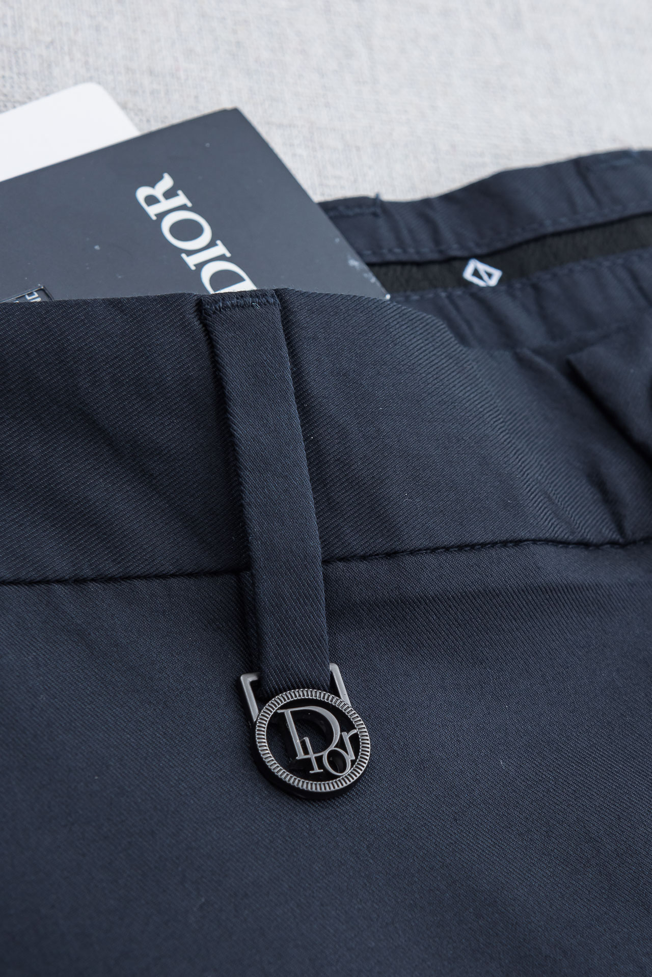 Dior迪奥26ss春夏轻奢时尚定制休闲西裤，简洁干练的风格，精致卓越的品质男装，每款的设计点跟舒适度都