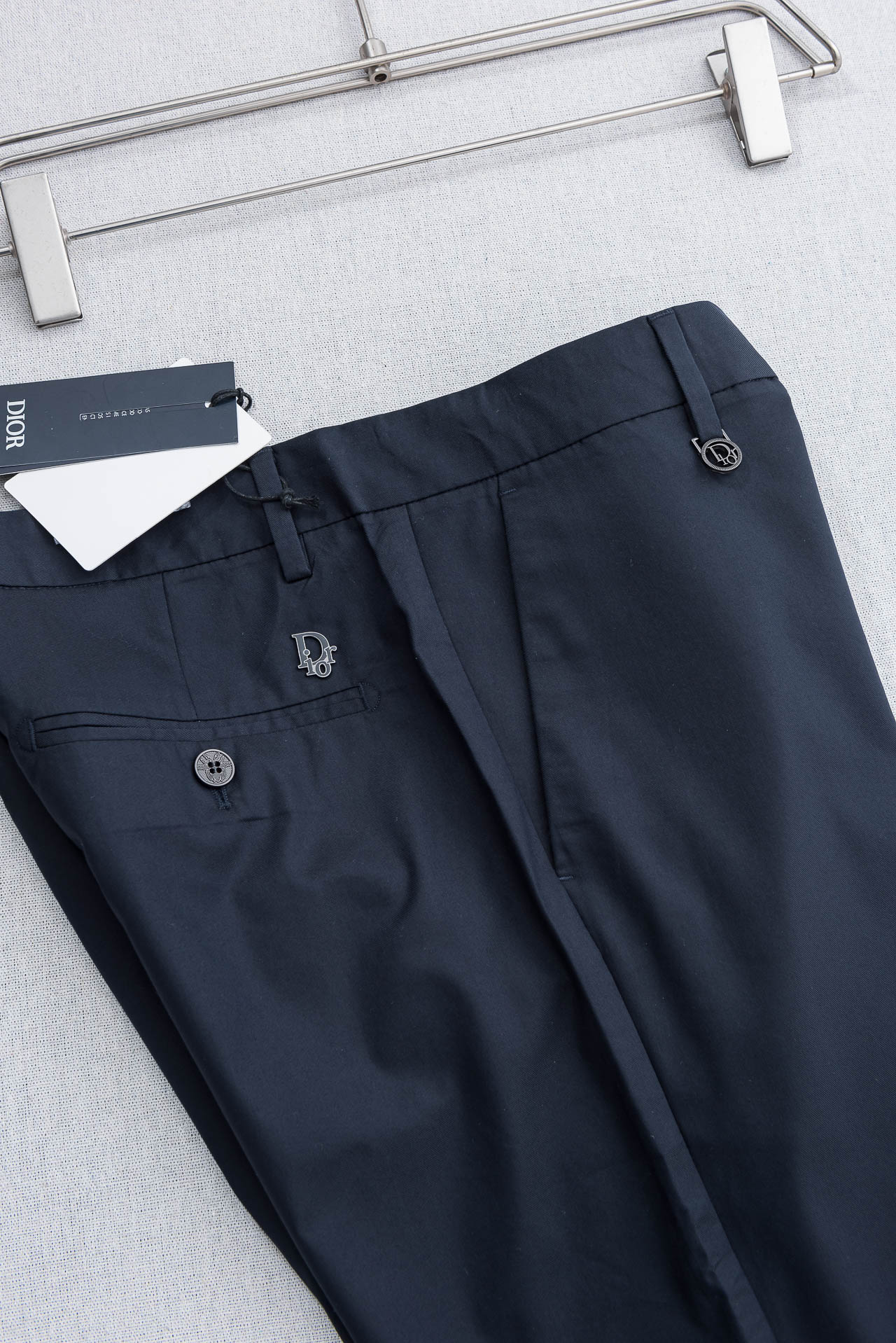 Dior迪奥26ss春夏轻奢时尚定制休闲西裤，简洁干练的风格，精致卓越的品质男装，每款的设计点跟舒适度都