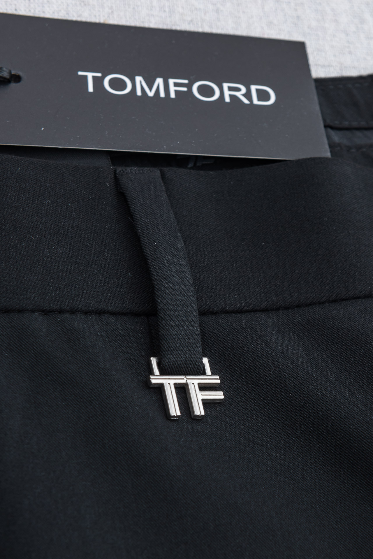 TF 26ss春夏轻奢时尚定制休闲西裤，简洁干练的风格，精致卓越的品质男装，每款的设计点跟舒适度都能做到