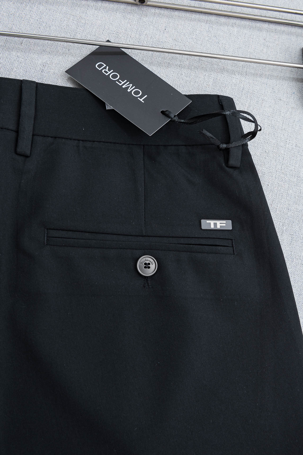 TF 26ss春夏轻奢时尚定制休闲西裤，简洁干练的风格，精致卓越的品质男装，每款的设计点跟舒适度都能做到
