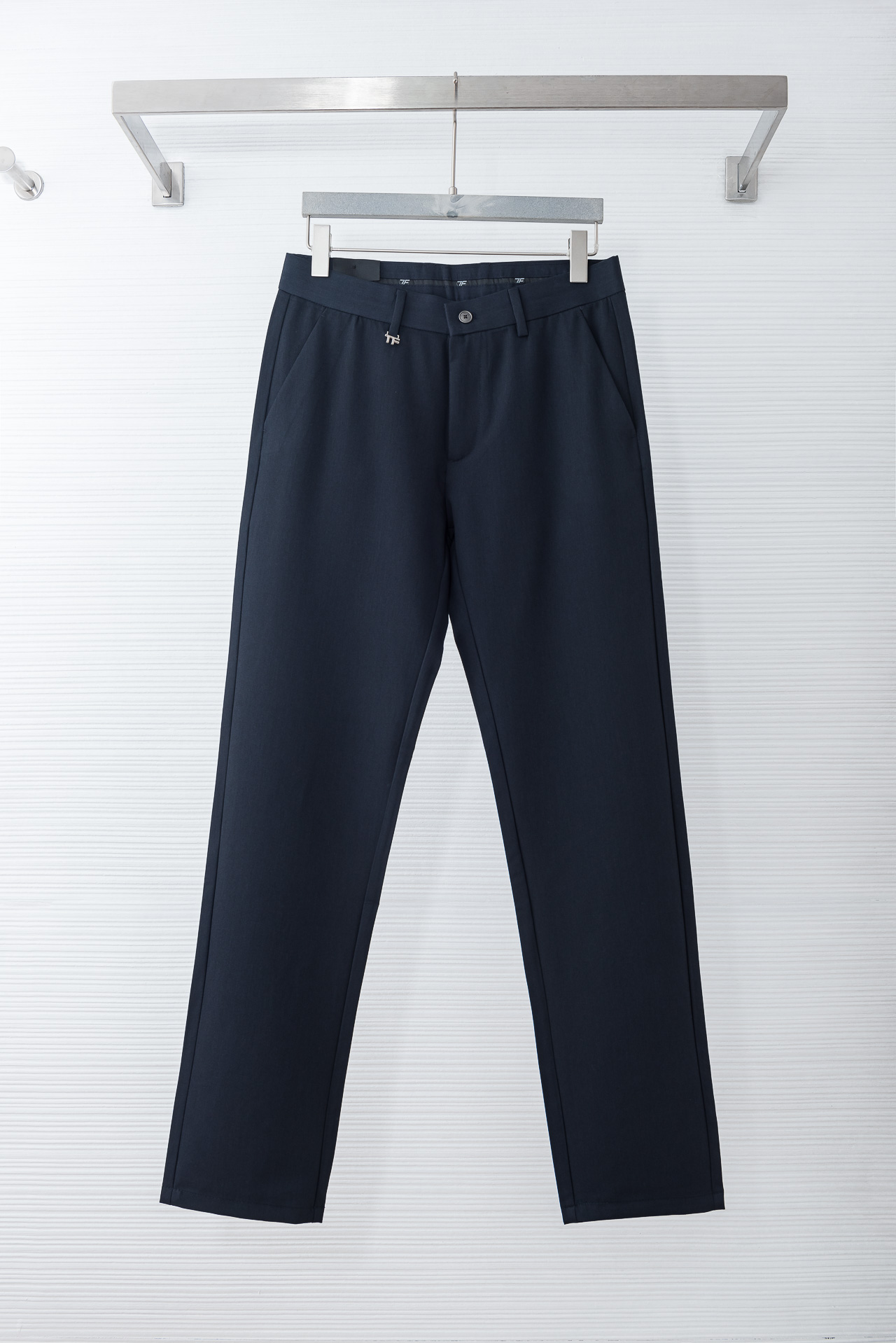 TF 26ss春夏轻奢时尚定制休闲西裤，简洁干练的风格，精致卓越的品质男装，每款的设计点跟舒适度都能做到