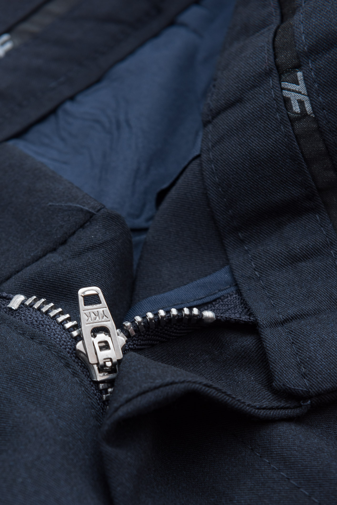 TF 26ss春夏轻奢时尚定制休闲西裤，简洁干练的风格，精致卓越的品质男装，每款的设计点跟舒适度都能做到