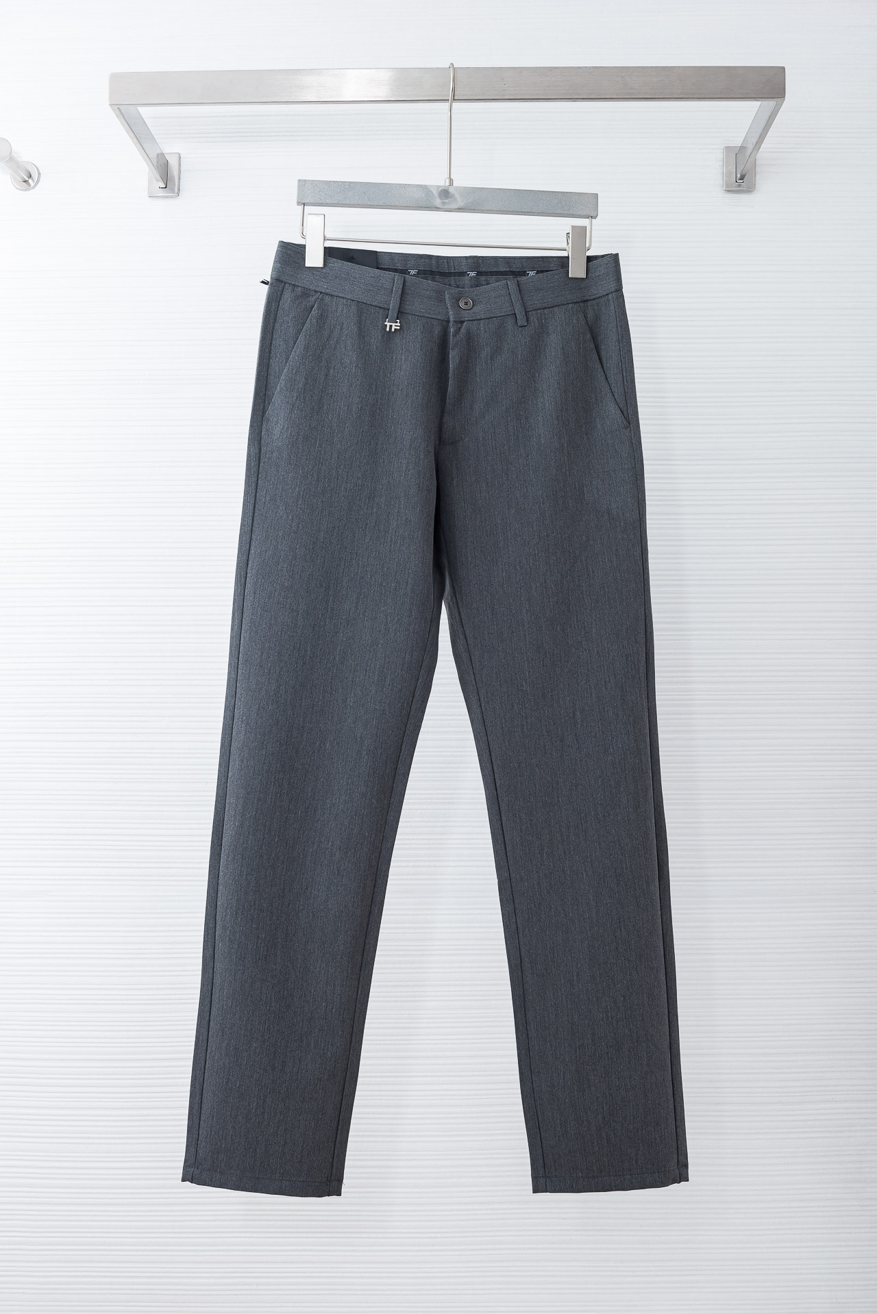 TF 26ss春夏轻奢时尚定制休闲西裤，简洁干练的风格，精致卓越的品质男装，每款的设计点跟舒适度都能做到