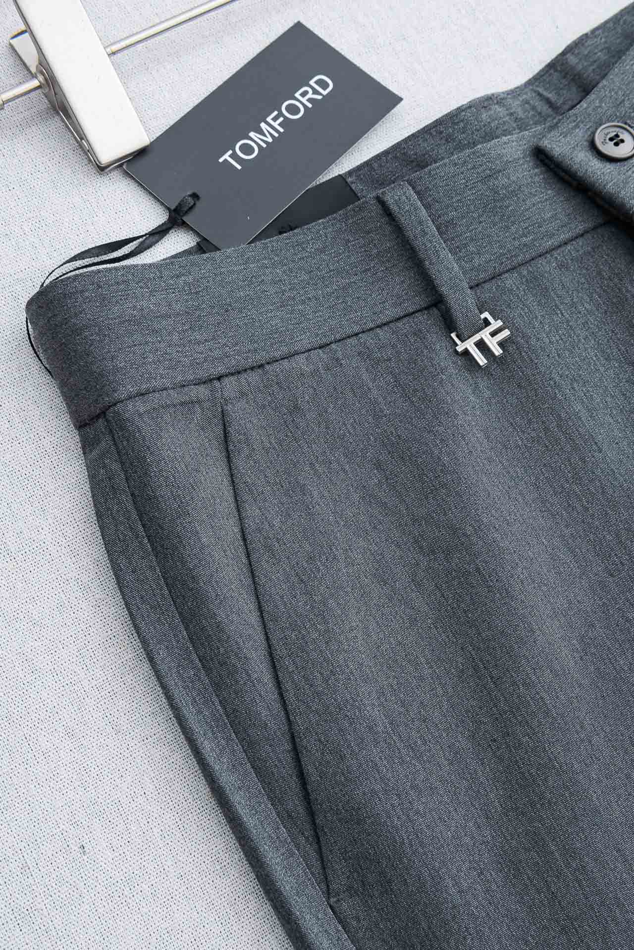 TF 26ss春夏轻奢时尚定制休闲西裤，简洁干练的风格，精致卓越的品质男装，每款的设计点跟舒适度都能做到