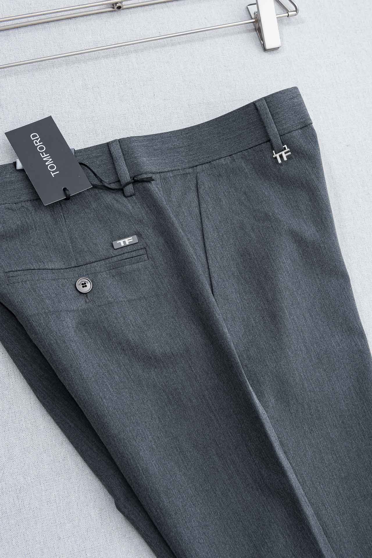 TF 26ss春夏轻奢时尚定制休闲西裤，简洁干练的风格，精致卓越的品质男装，每款的设计点跟舒适度都能做到
