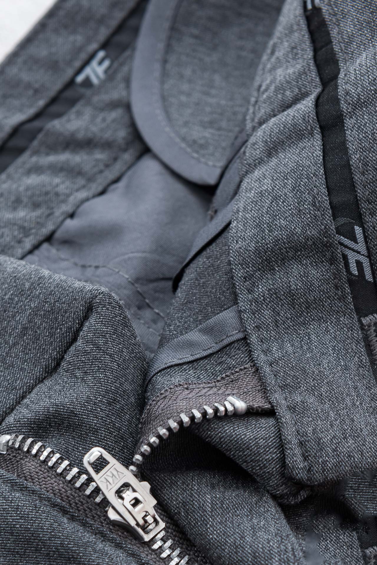 TF 26ss春夏轻奢时尚定制休闲西裤，简洁干练的风格，精致卓越的品质男装，每款的设计点跟舒适度都能做到