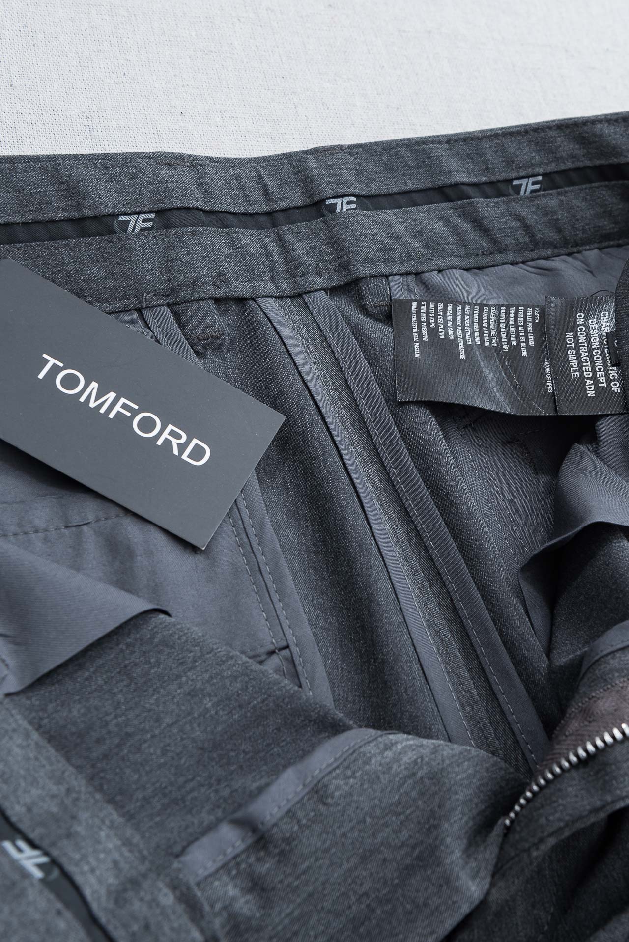 TF 26ss春夏轻奢时尚定制休闲西裤，简洁干练的风格，精致卓越的品质男装，每款的设计点跟舒适度都能做到