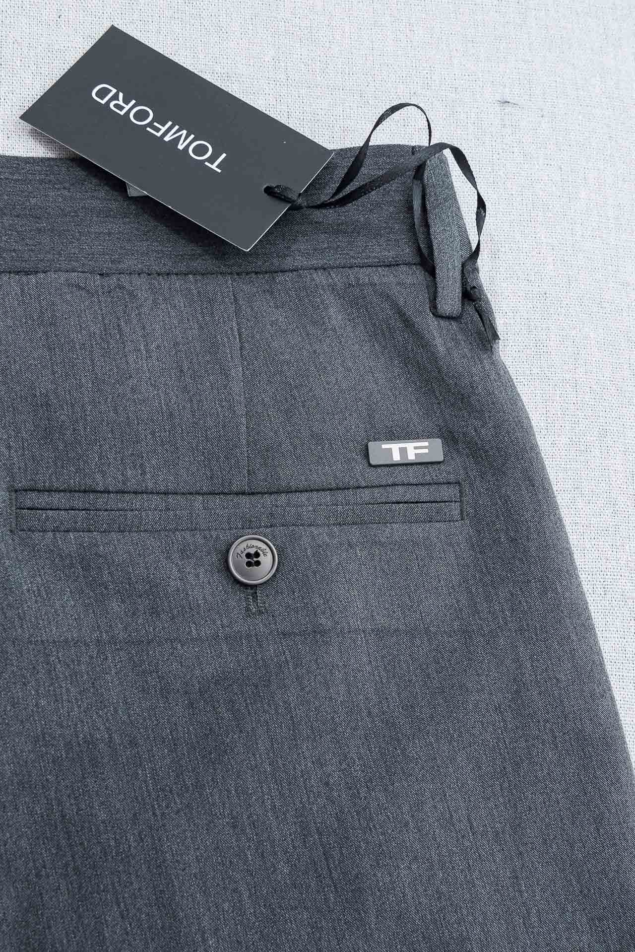 TF 26ss春夏轻奢时尚定制休闲西裤，简洁干练的风格，精致卓越的品质男装，每款的设计点跟舒适度都能做到