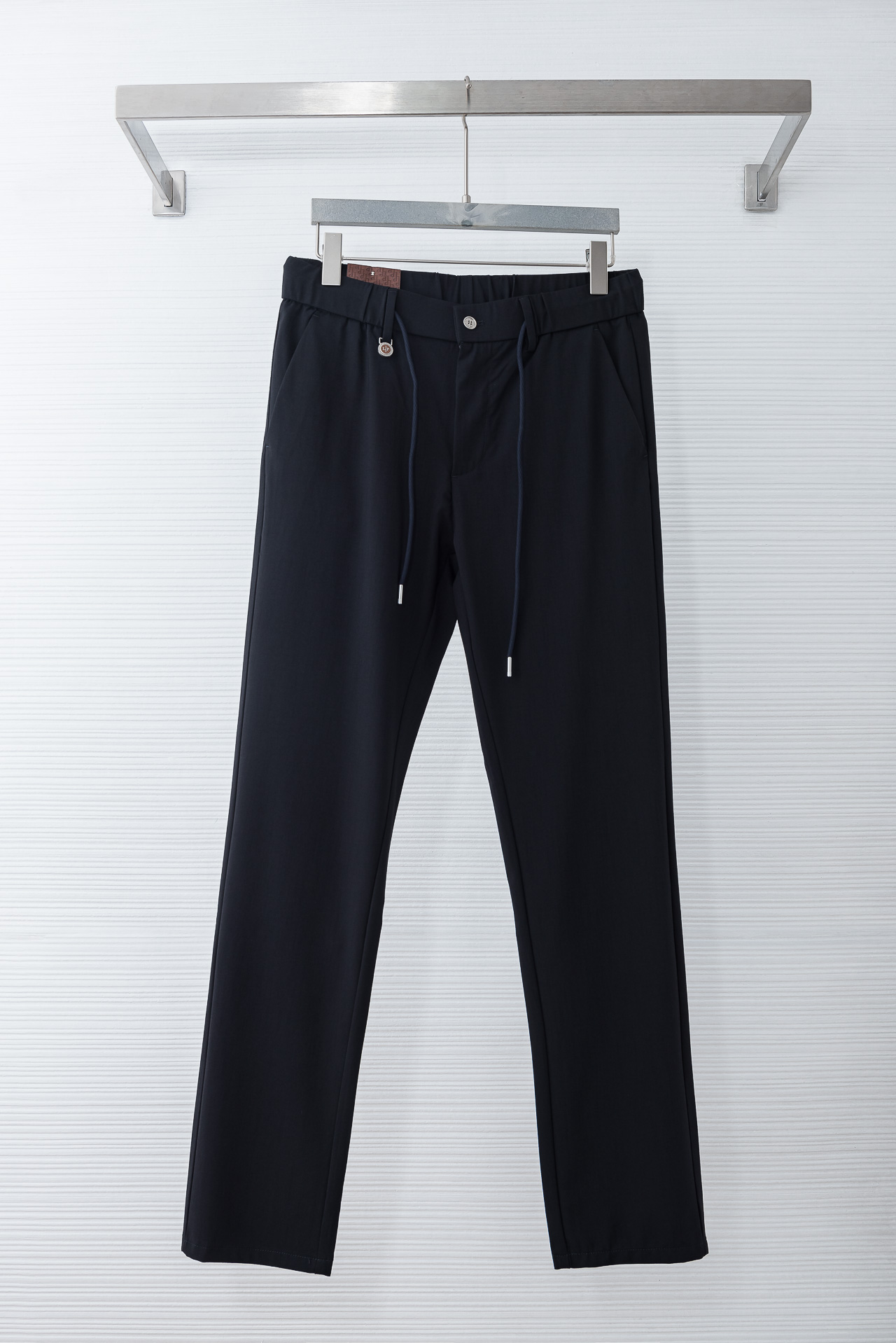 Loro Piana诺悠翩雅26ss春夏轻奢时尚定制休闲西裤，简洁干练的风格，精致卓越的品质男装，每款的