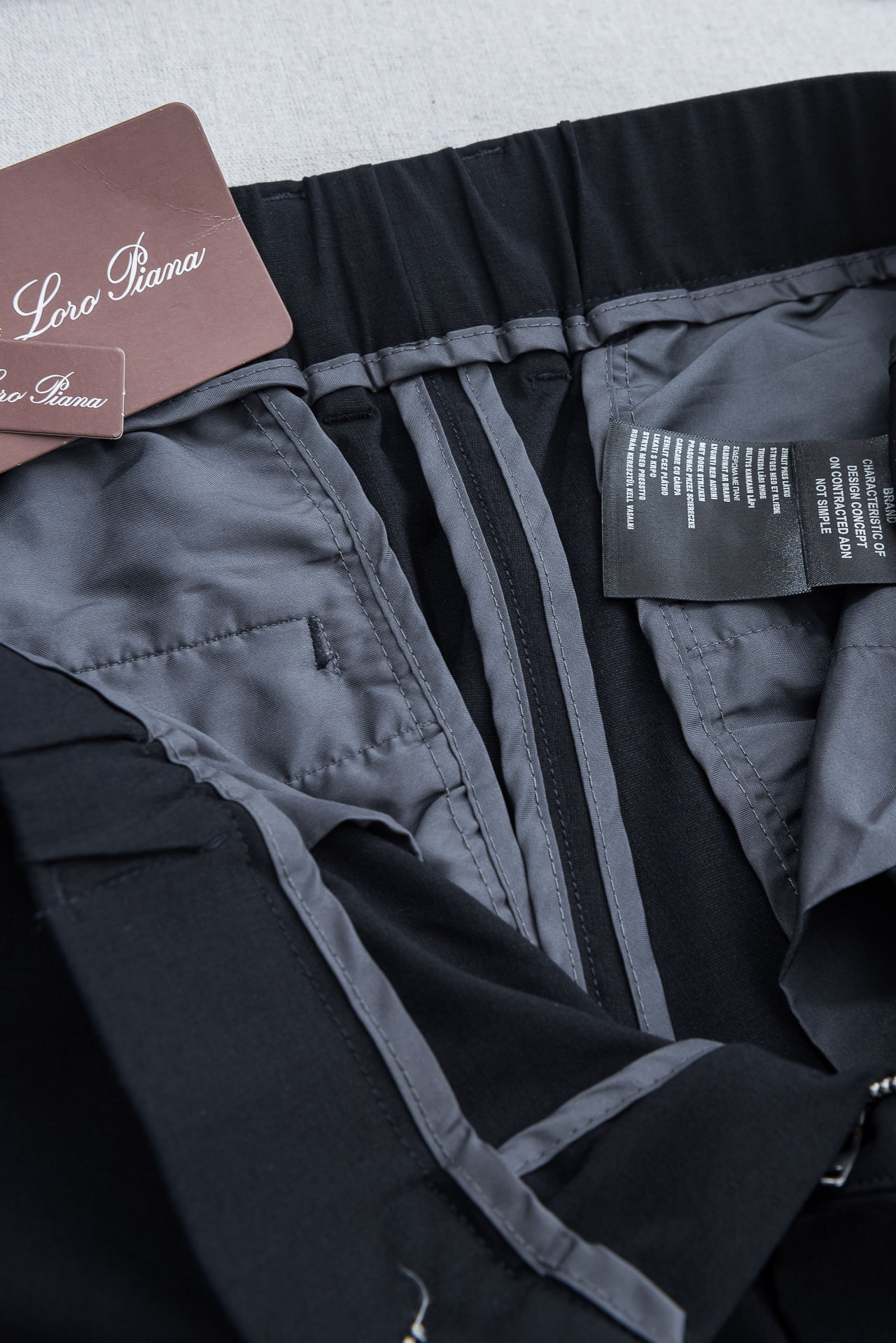 Loro Piana诺悠翩雅26ss春夏轻奢时尚定制休闲西裤，简洁干练的风格，精致卓越的品质男装，每款的