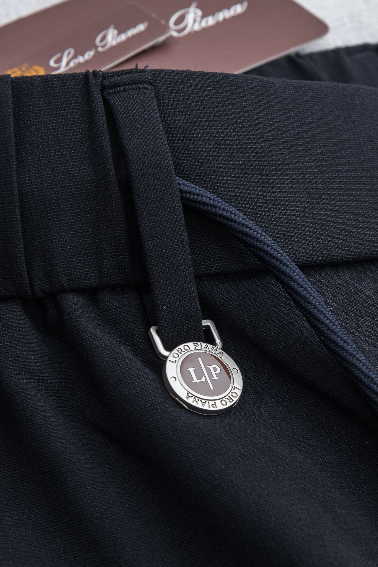 Loro Piana诺悠翩雅26ss春夏轻奢时尚定制休闲西裤，简洁干练的风格，精致卓越的品质男装，每款的