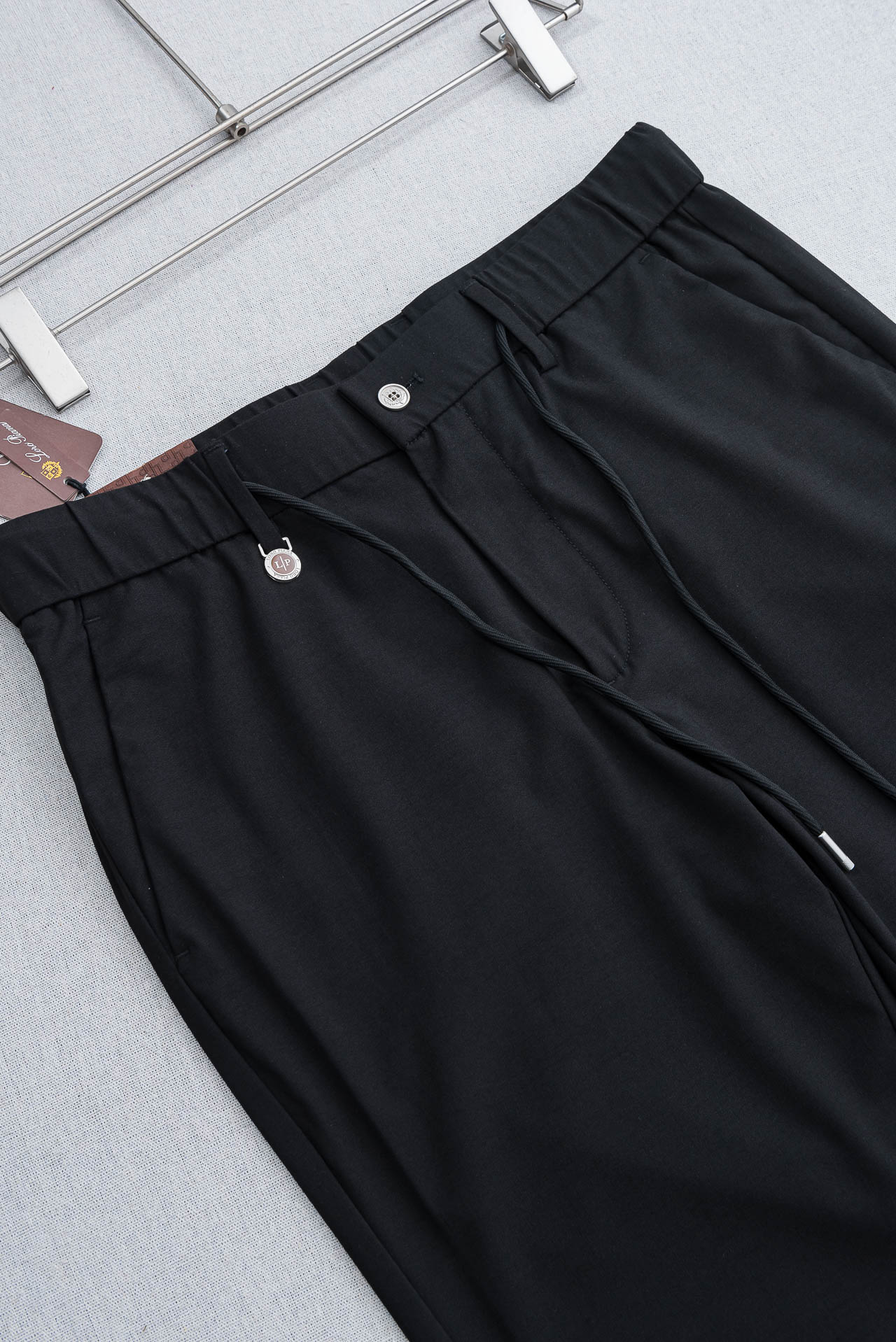 Loro Piana诺悠翩雅26ss春夏轻奢时尚定制休闲西裤，简洁干练的风格，精致卓越的品质男装，每款的