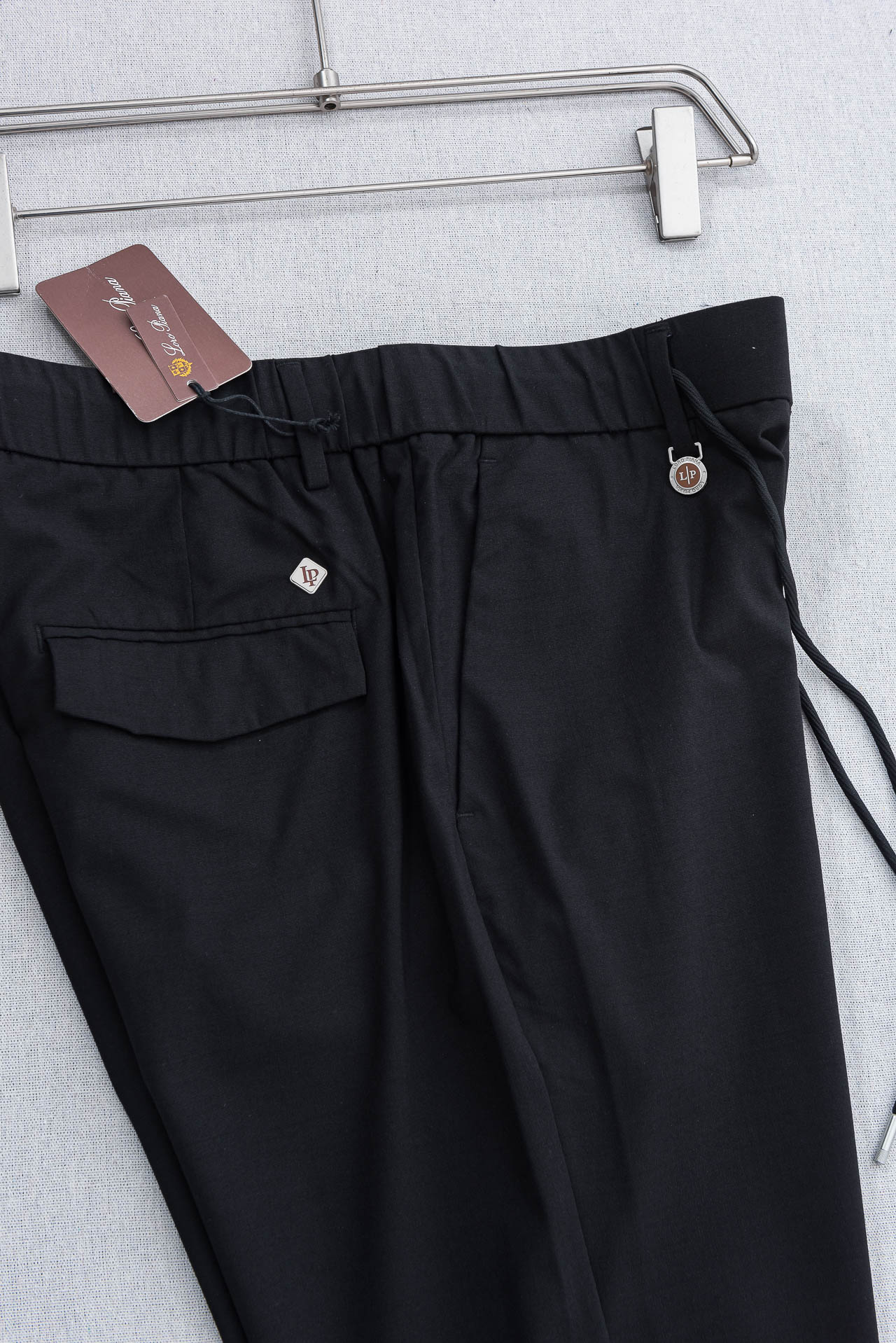 Loro Piana诺悠翩雅26ss春夏轻奢时尚定制休闲西裤，简洁干练的风格，精致卓越的品质男装，每款的