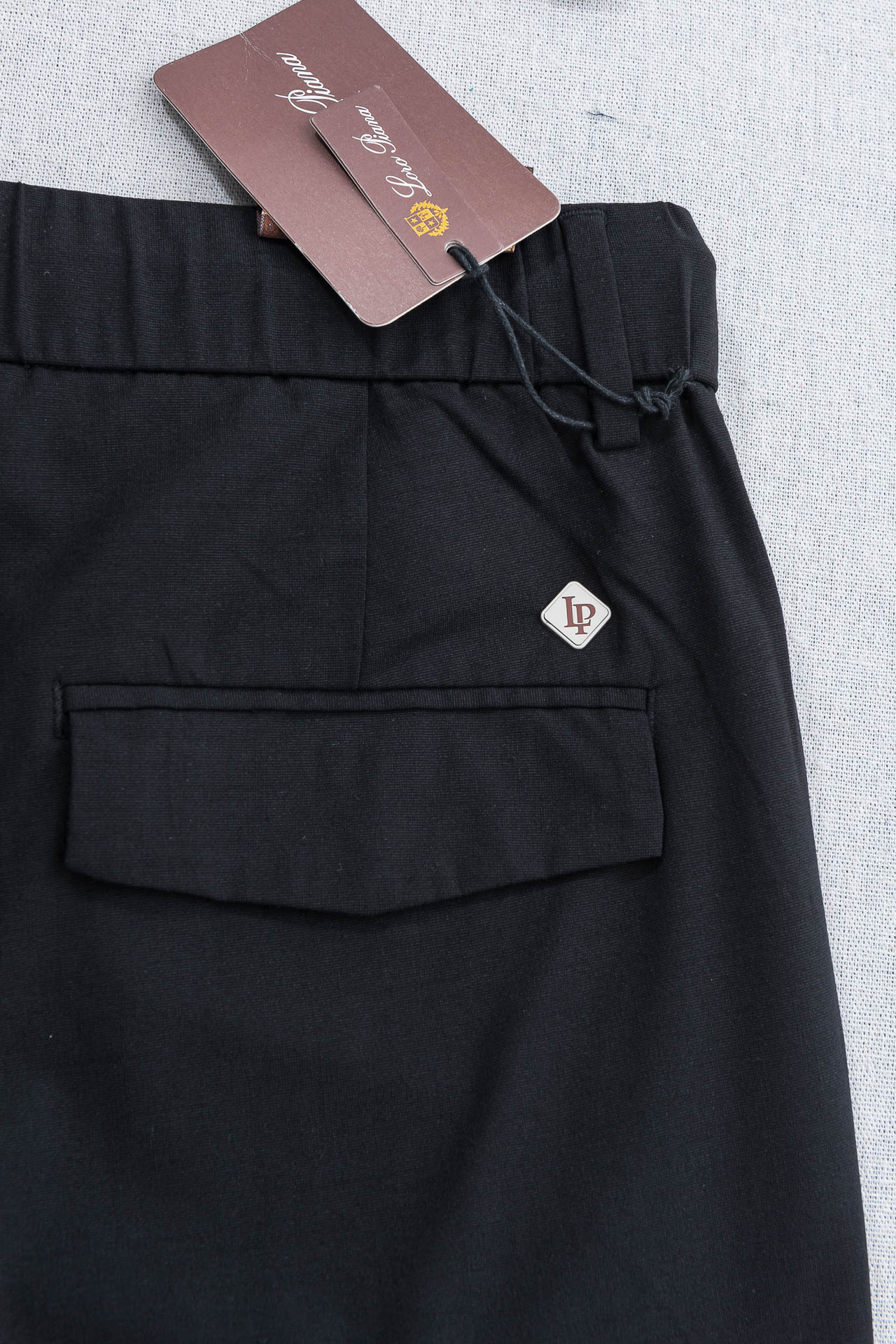 Loro Piana诺悠翩雅26ss春夏轻奢时尚定制休闲西裤，简洁干练的风格，精致卓越的品质男装，每款的