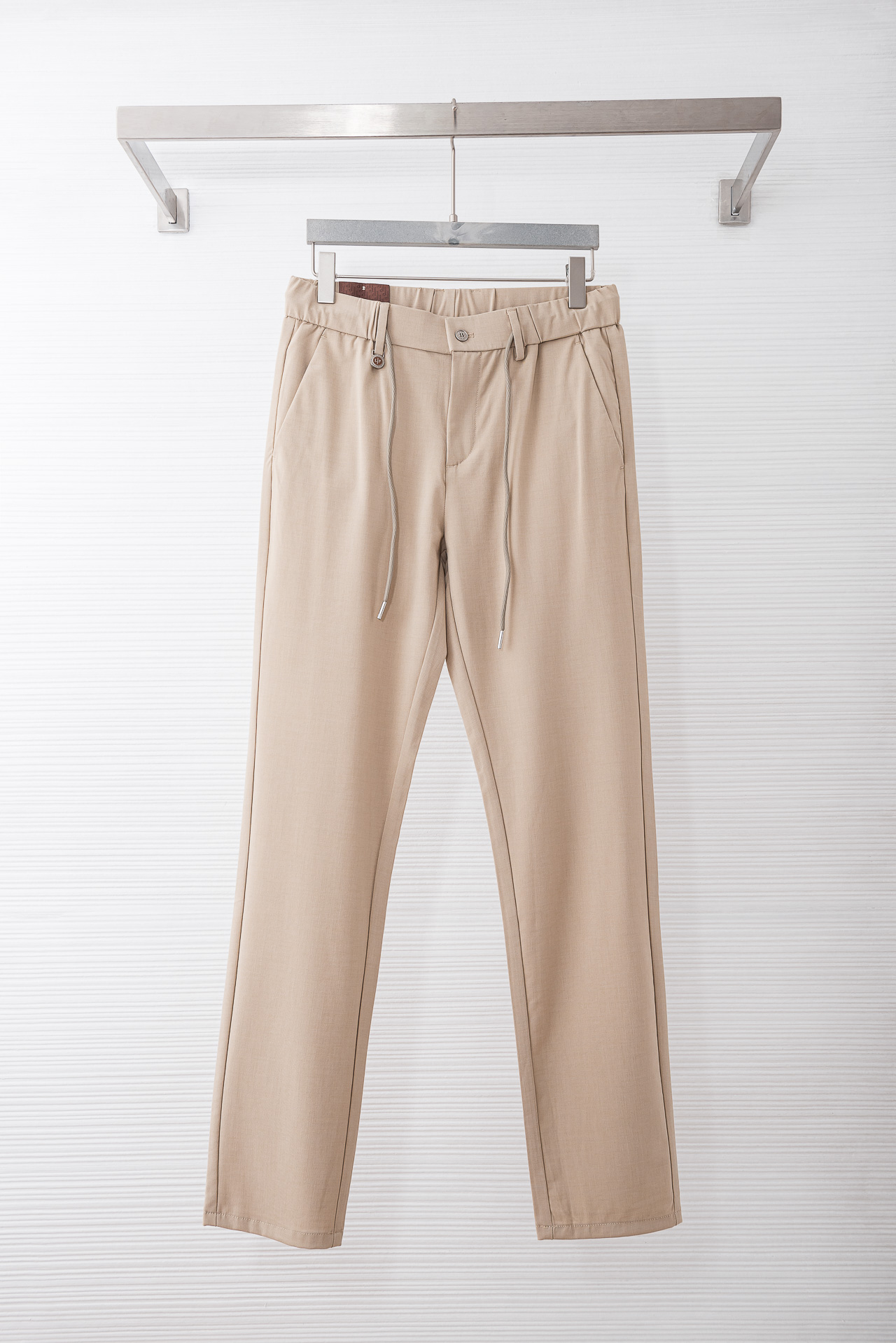 Loro Piana诺悠翩雅26ss春夏轻奢时尚定制休闲西裤，简洁干练的风格，精致卓越的品质男装，每款的