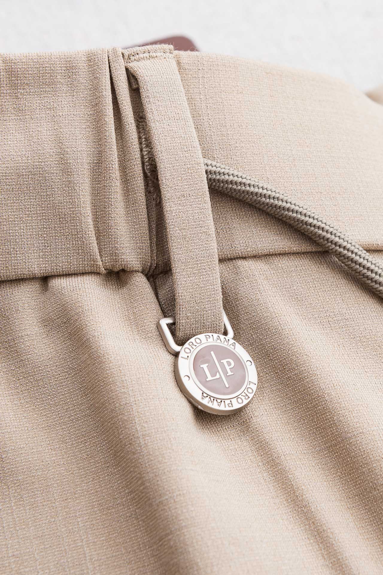 Loro Piana诺悠翩雅26ss春夏轻奢时尚定制休闲西裤，简洁干练的风格，精致卓越的品质男装，每款的