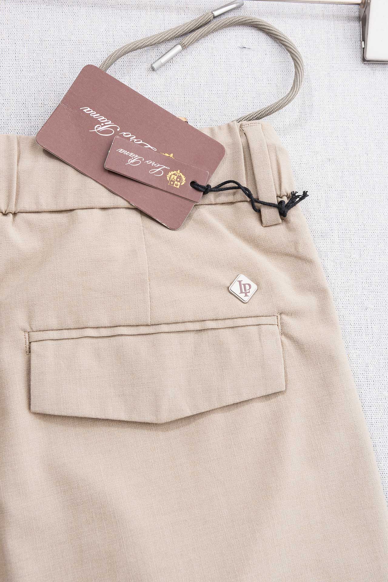 Loro Piana诺悠翩雅26ss春夏轻奢时尚定制休闲西裤，简洁干练的风格，精致卓越的品质男装，每款的