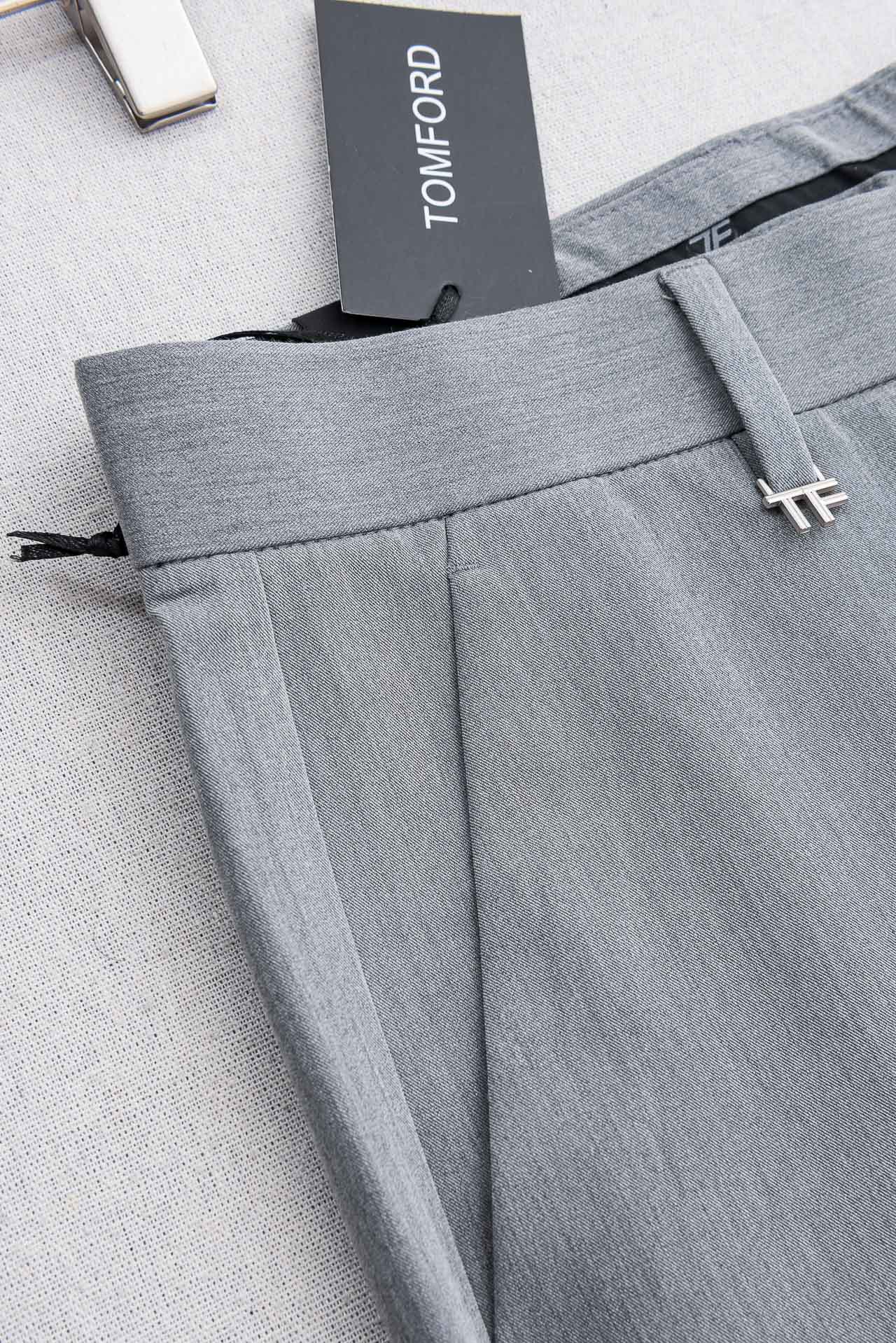 TF 26ss春夏轻奢时尚定制休闲西裤，简洁干练的风格，精致卓越的品质男装，每款的设计点跟舒适度都能做到