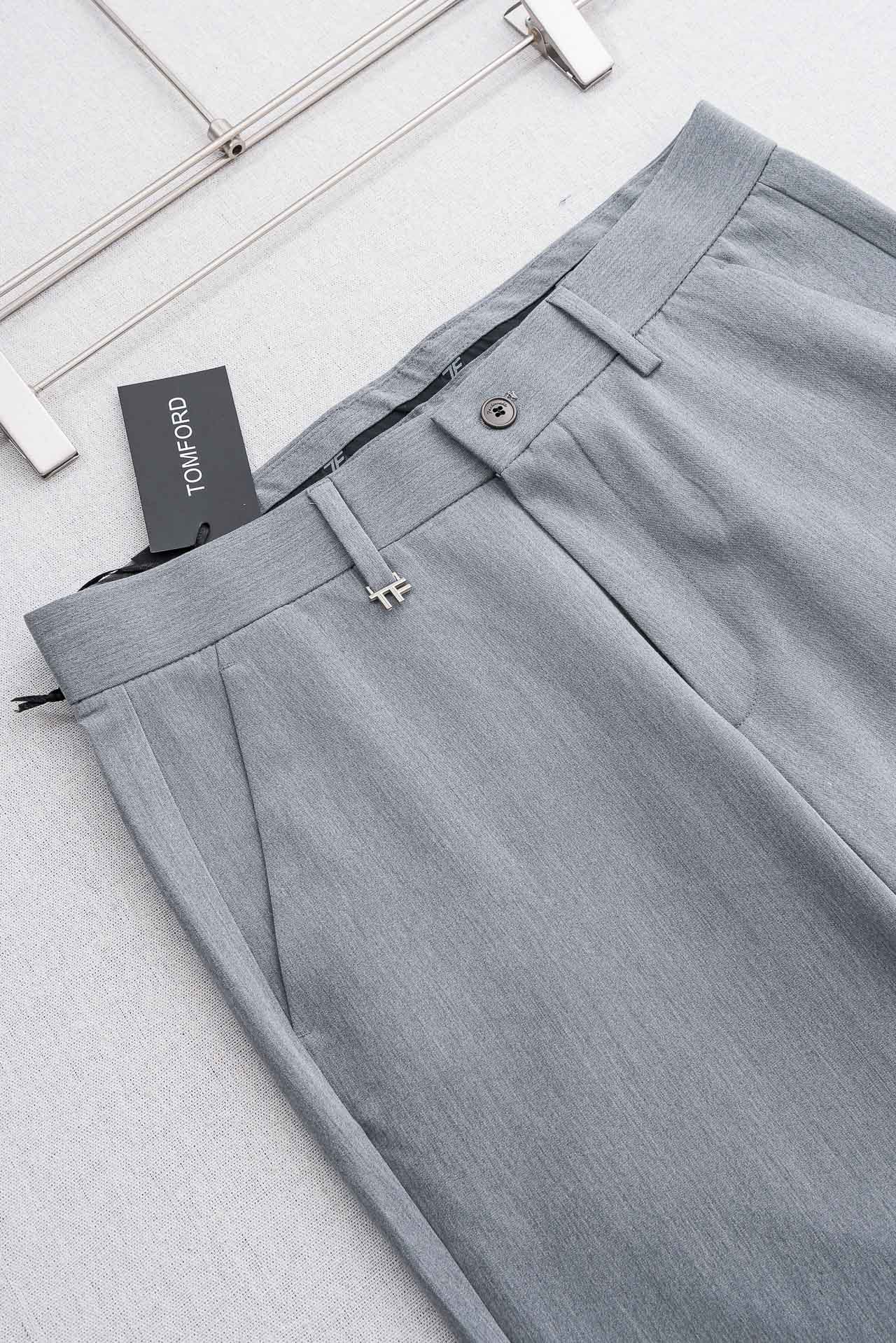 TF 26ss春夏轻奢时尚定制休闲西裤，简洁干练的风格，精致卓越的品质男装，每款的设计点跟舒适度都能做到