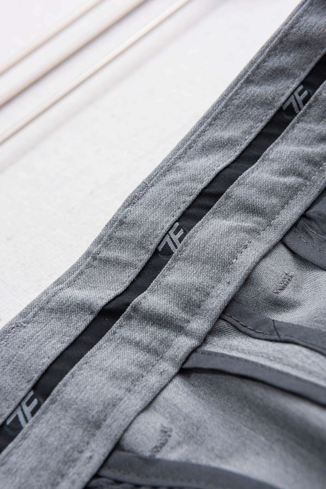 TF 26ss春夏轻奢时尚定制休闲西裤，简洁干练的风格，精致卓越的品质男装，每款的设计点跟舒适度都能做到