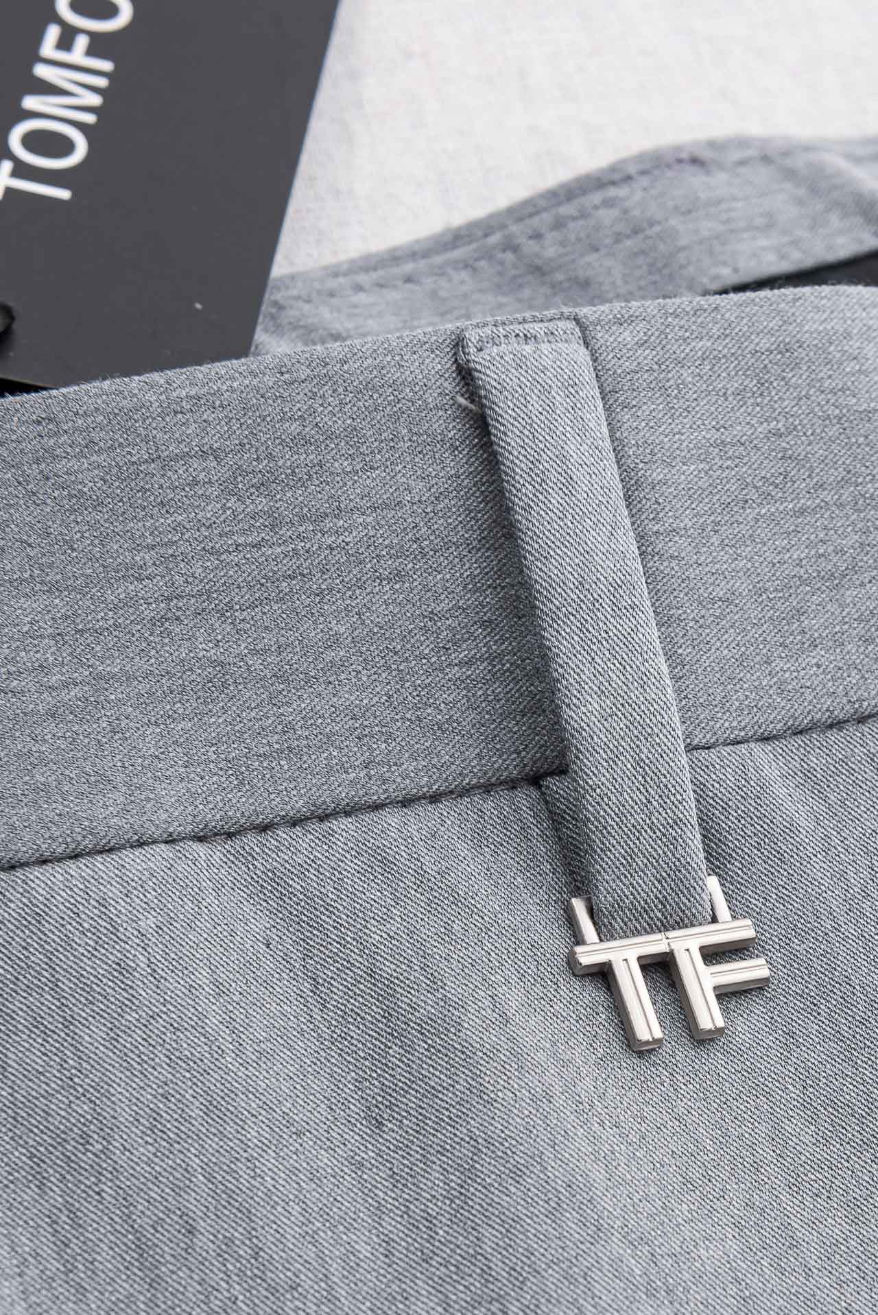 TF 26ss春夏轻奢时尚定制休闲西裤，简洁干练的风格，精致卓越的品质男装，每款的设计点跟舒适度都能做到