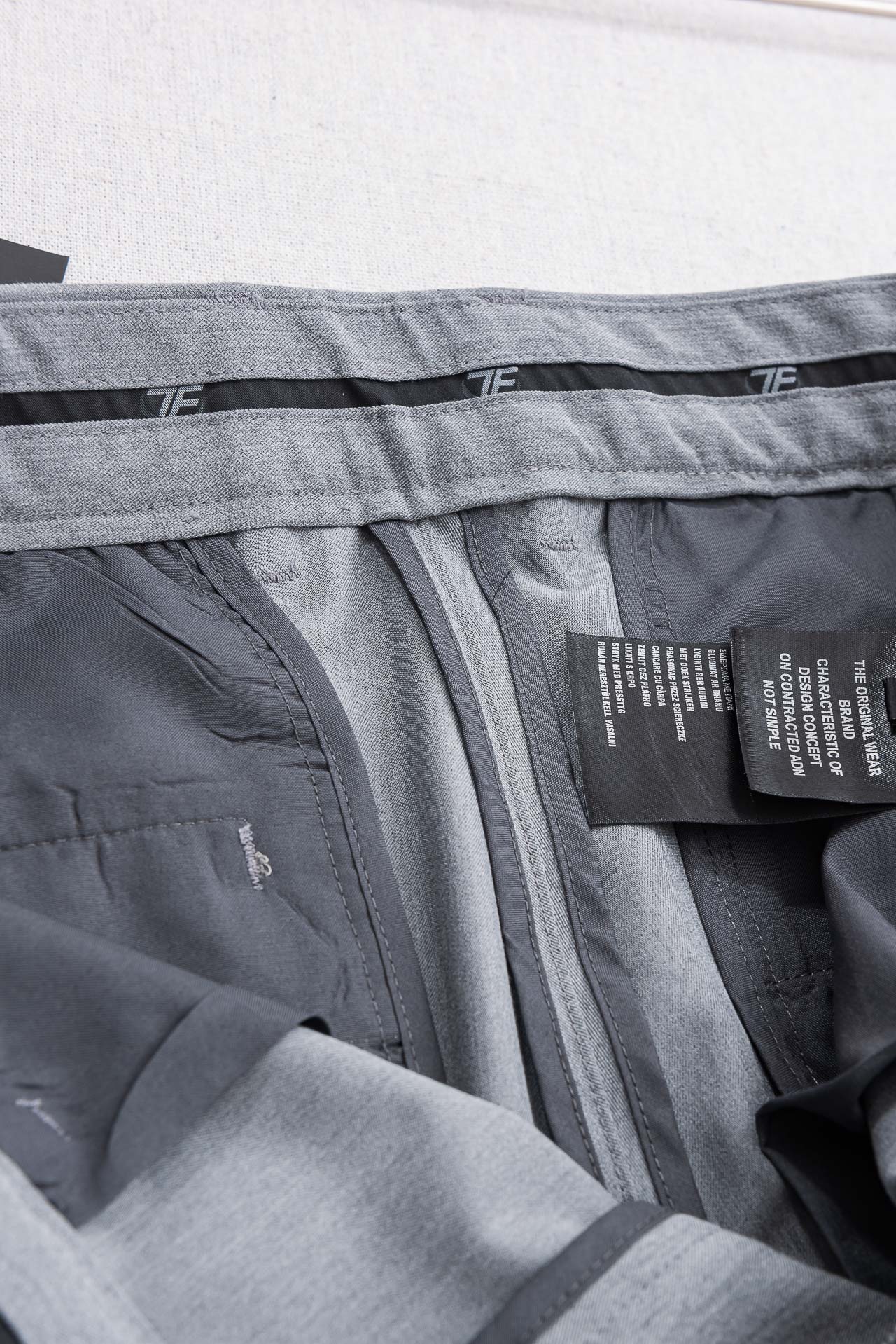 TF 26ss春夏轻奢时尚定制休闲西裤，简洁干练的风格，精致卓越的品质男装，每款的设计点跟舒适度都能做到