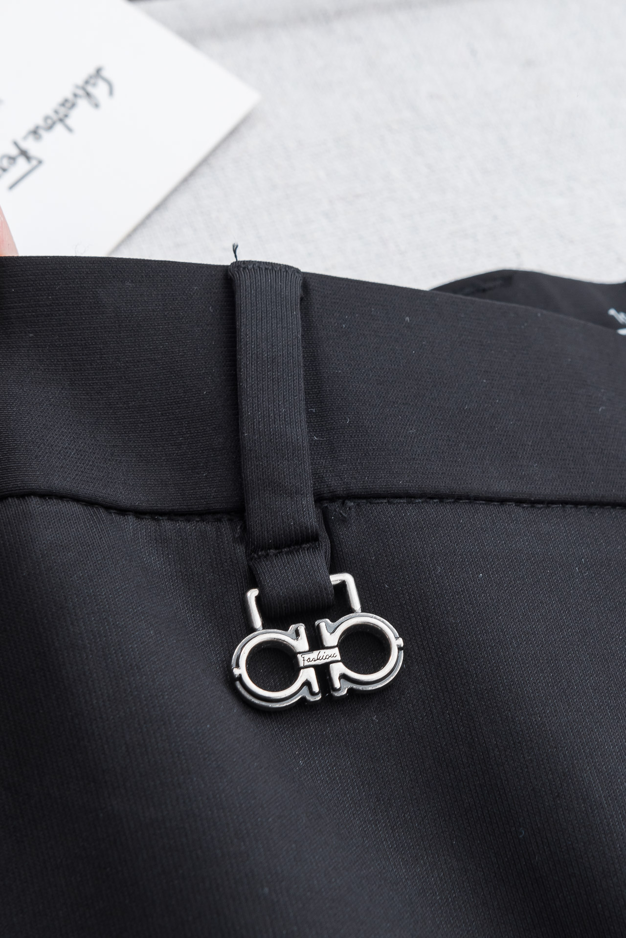 菲拉格慕FERRA#GAMO 26ss春夏轻奢时尚定制休闲西裤，简洁干练的风格，精致卓越的品质男装，每款