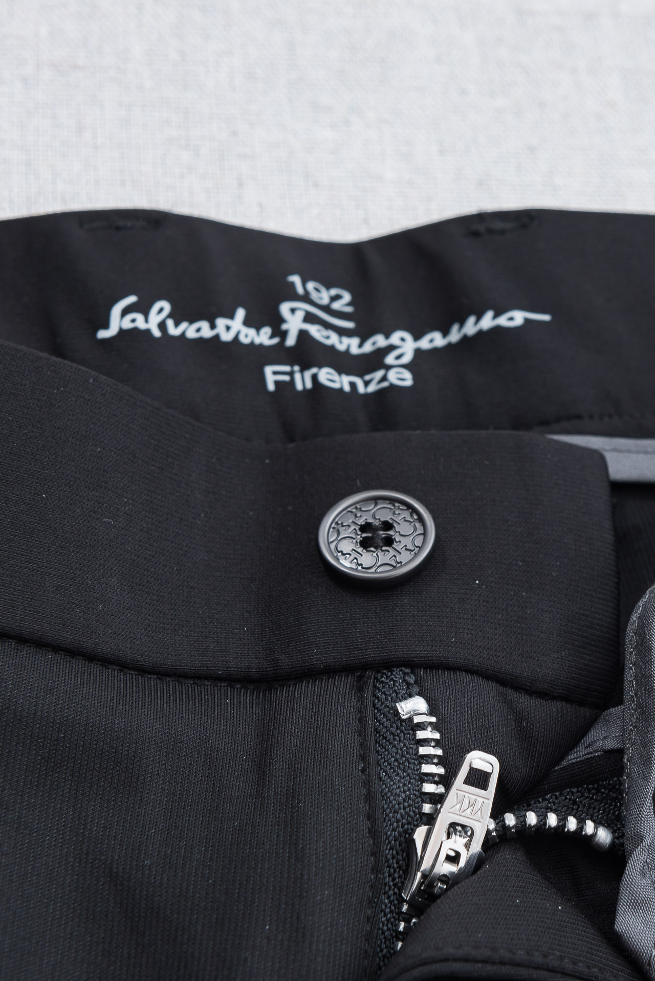 菲拉格慕FERRA#GAMO 26ss春夏轻奢时尚定制休闲西裤，简洁干练的风格，精致卓越的品质男装，每款