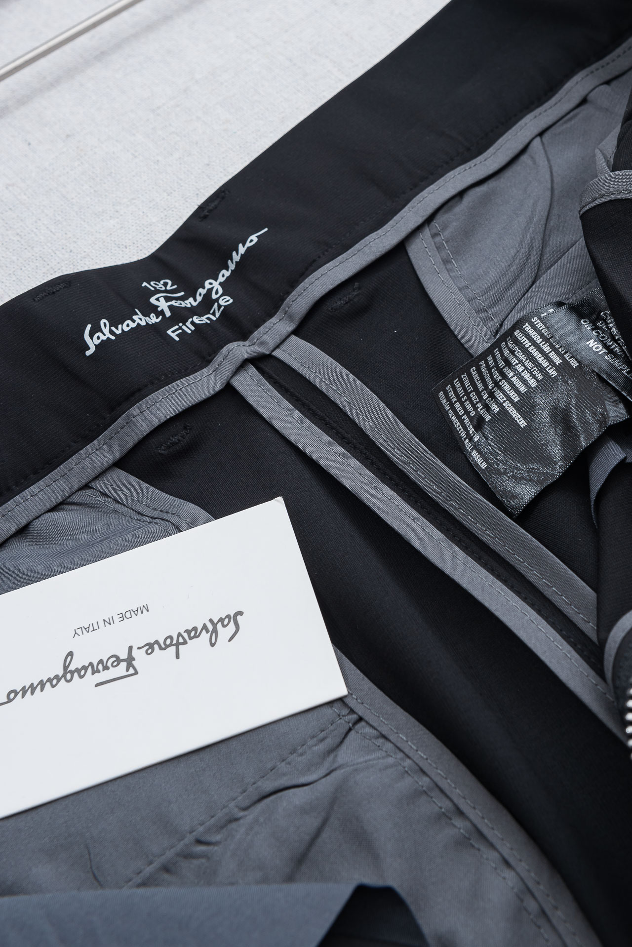 菲拉格慕FERRA#GAMO 26ss春夏轻奢时尚定制休闲西裤，简洁干练的风格，精致卓越的品质男装，每款