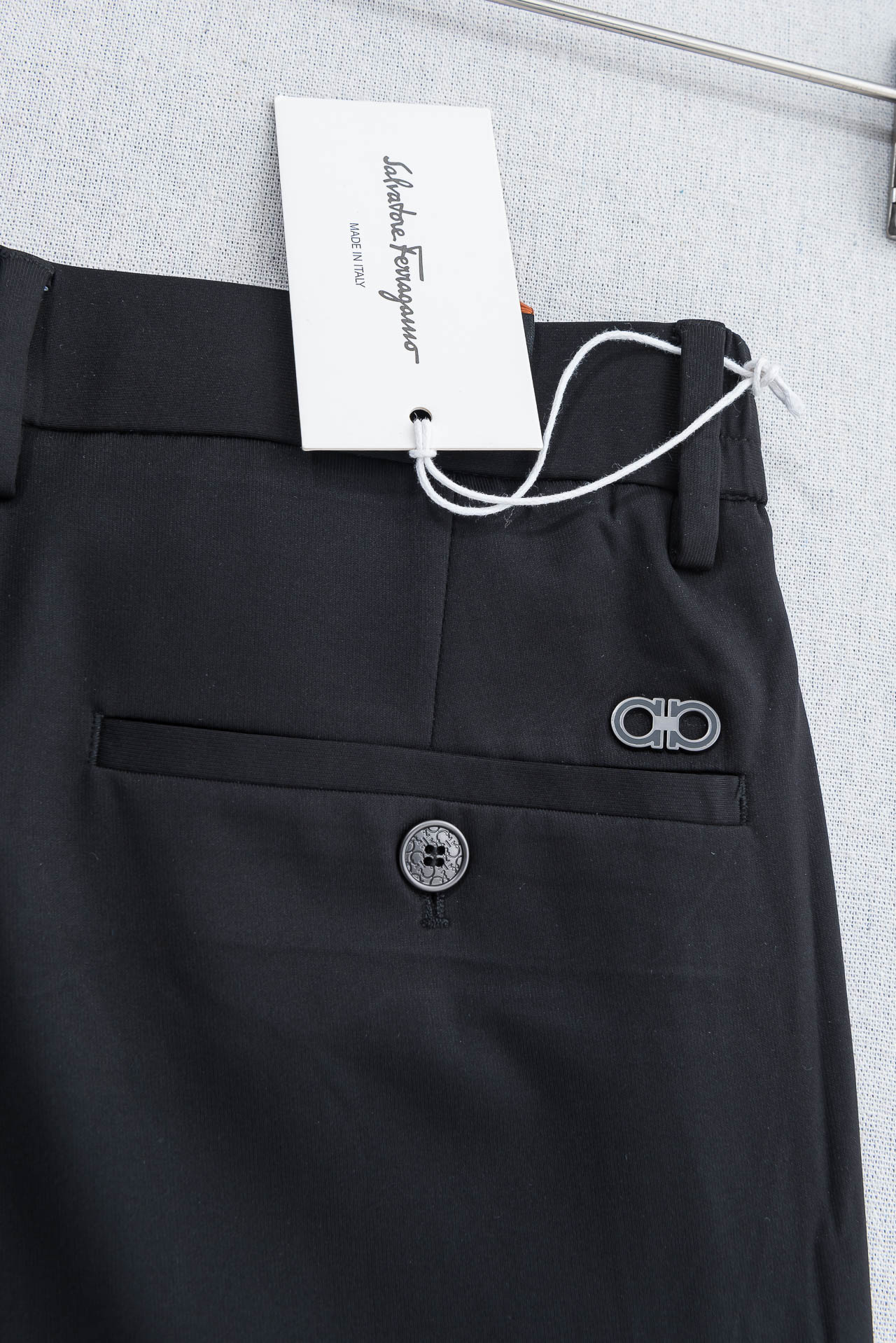 菲拉格慕FERRA#GAMO 26ss春夏轻奢时尚定制休闲西裤，简洁干练的风格，精致卓越的品质男装，每款