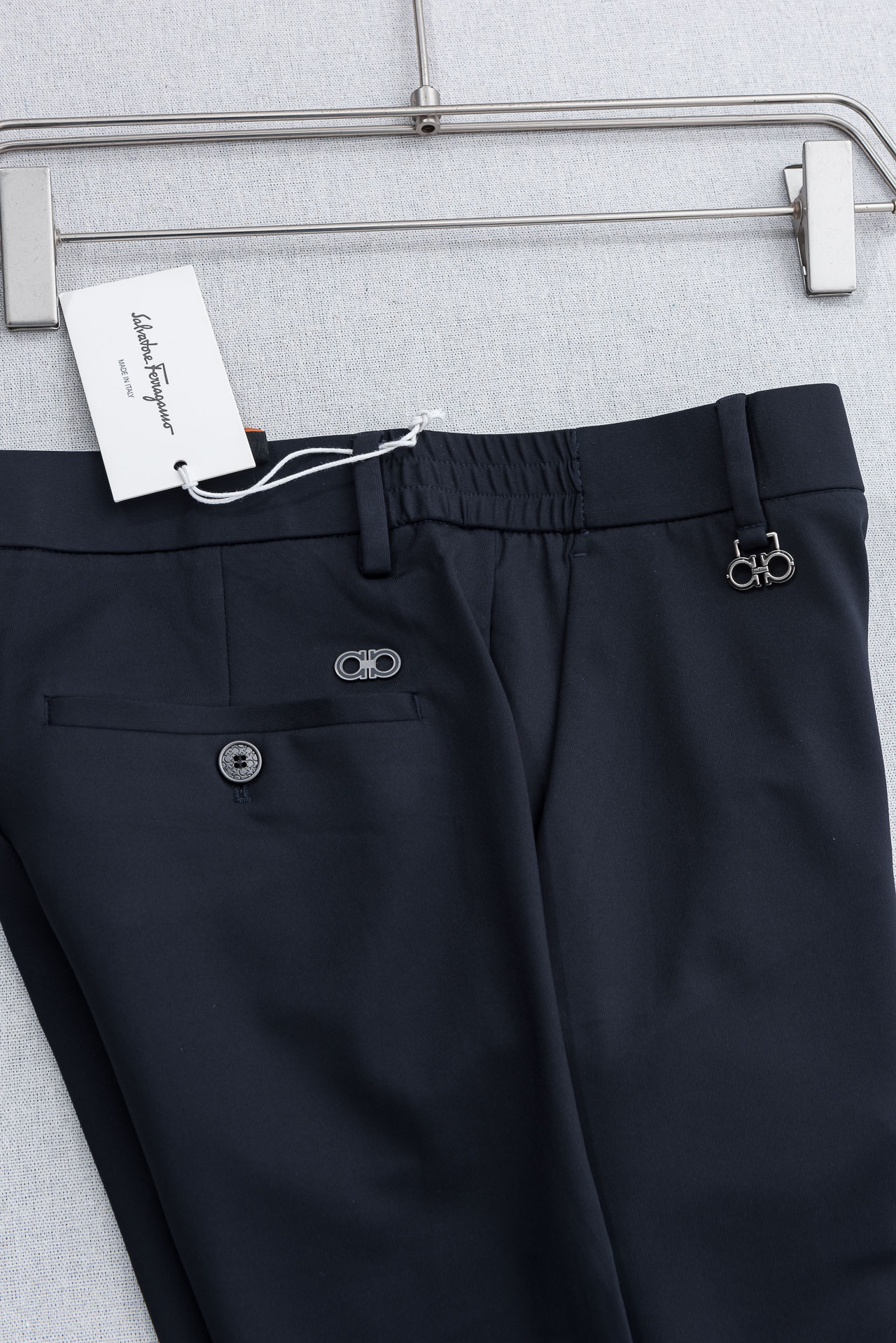 菲拉格慕FERRA#GAMO 26ss春夏轻奢时尚定制休闲西裤，简洁干练的风格，精致卓越的品质男装，每款