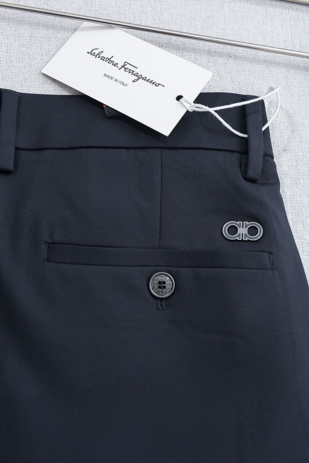 菲拉格慕FERRA#GAMO 26ss春夏轻奢时尚定制休闲西裤，简洁干练的风格，精致卓越的品质男装，每款