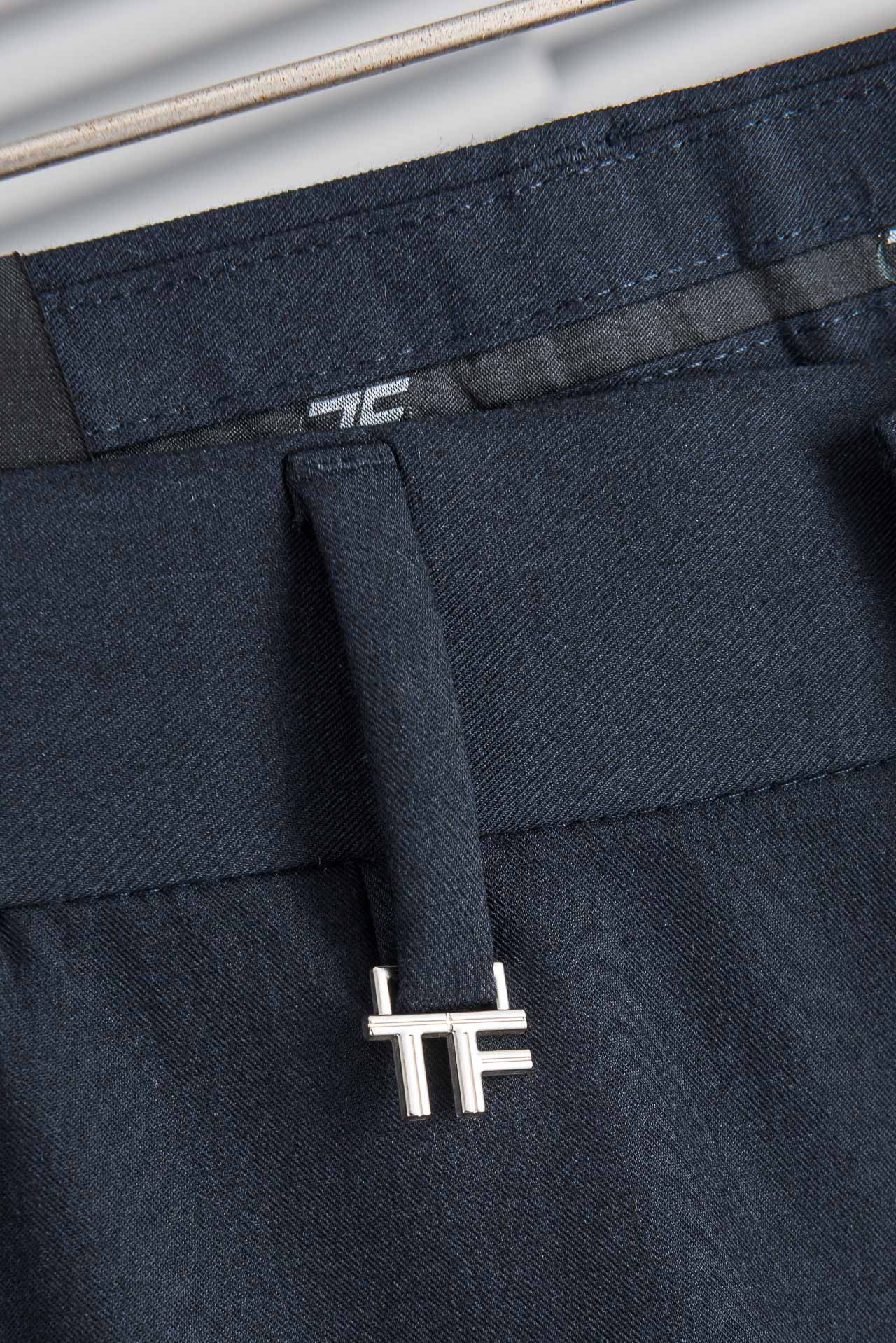 TF 26ss春夏轻奢时尚定制休闲西裤，简洁干练的风格，精致卓越的品质男装，每款的设计点跟舒适度都能做到