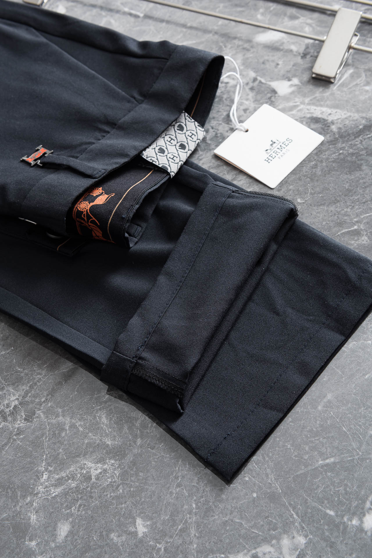 HERM*ES 爱马仕 26ss春夏轻奢时尚定制休闲西裤，简洁干练的风格，精致卓越的品质男装，每款的设计