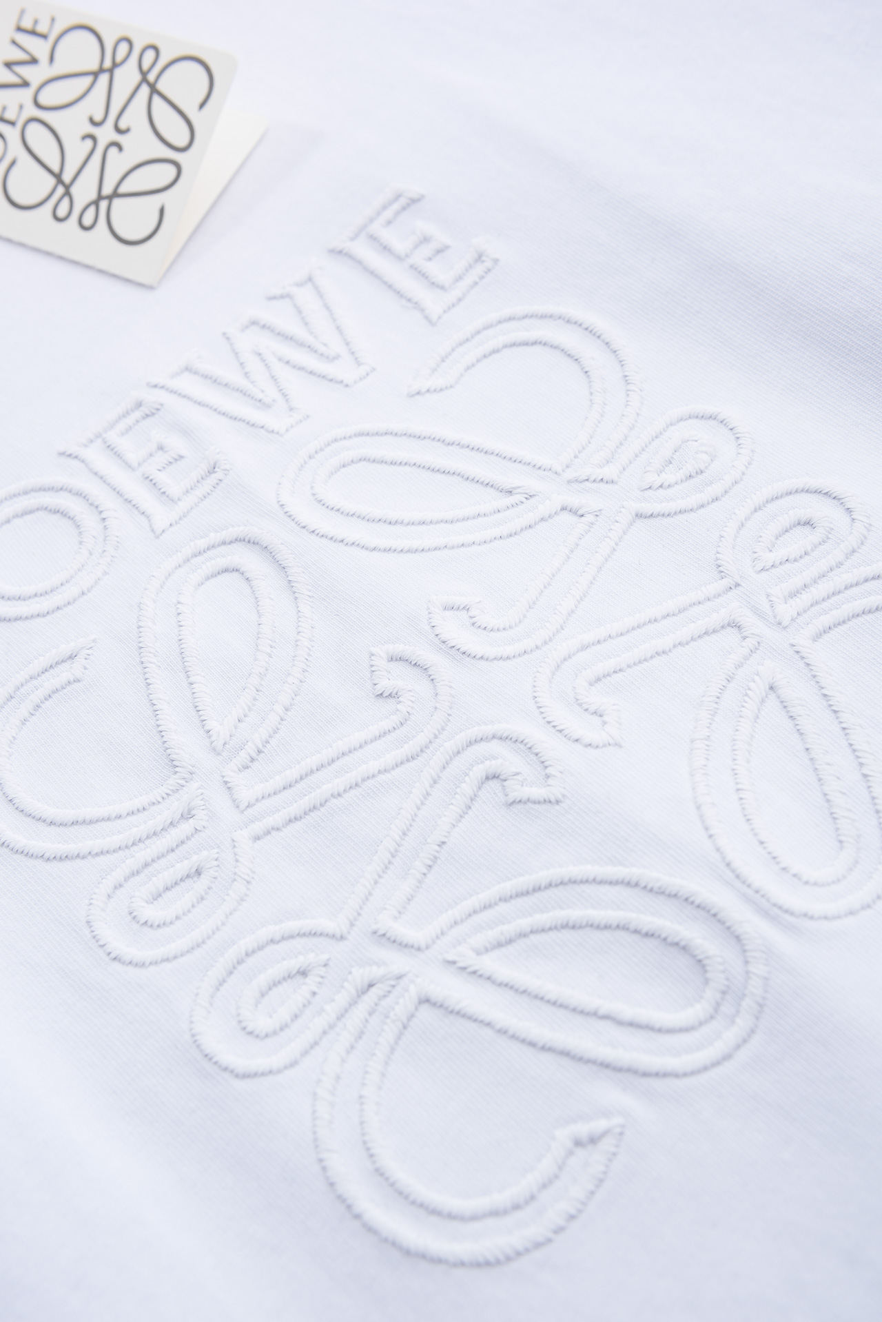 LOEWE罗意威 2026SS时尚潮人必备男士休闲圆领短袖T恤衫#设计理念潮流前卫与尚可持续，选用客供进