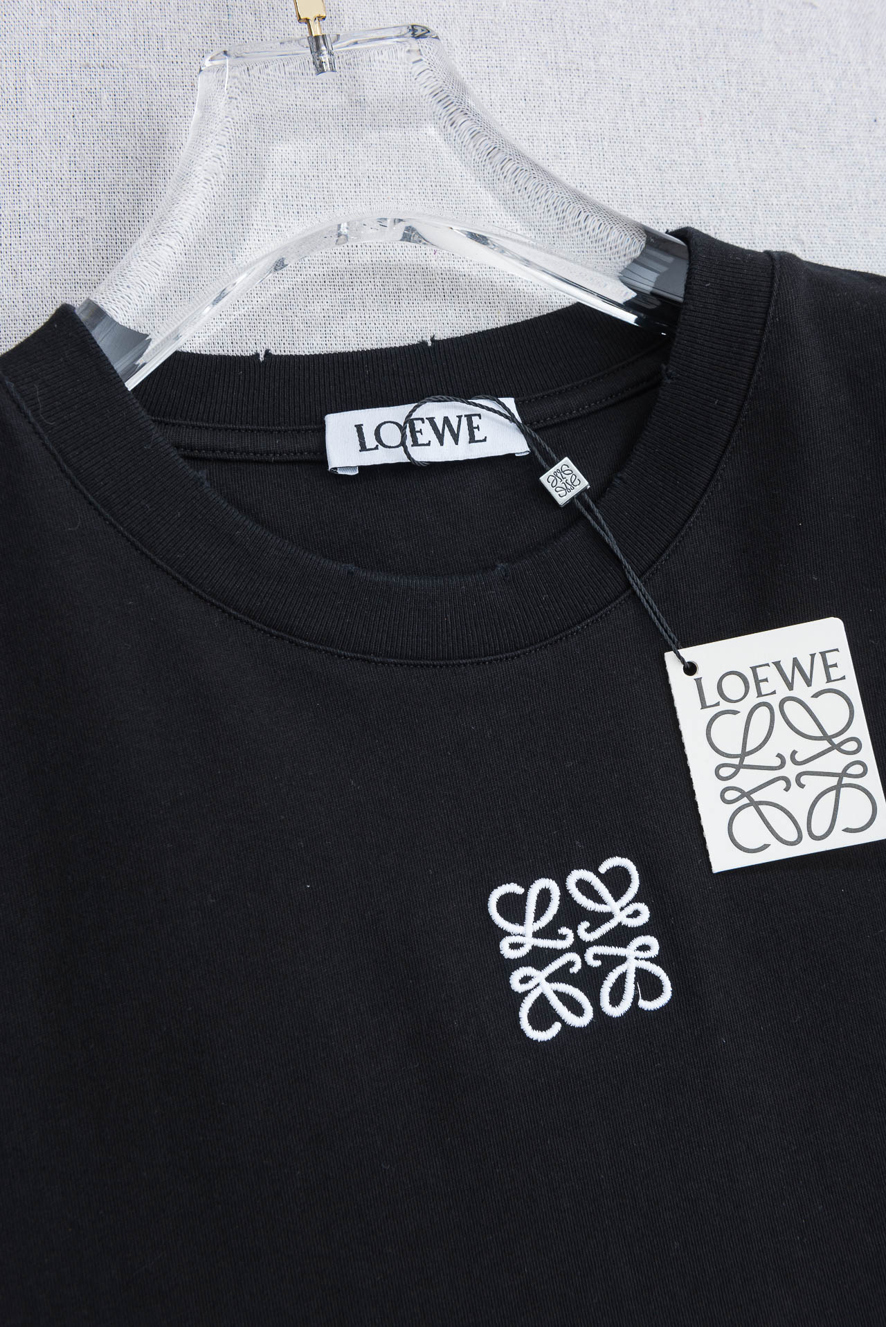 LOEWE罗意威 2026SS时尚潮人必备男士休闲圆领短袖T恤衫#设计理念潮流前卫与尚可持续，选用客供进