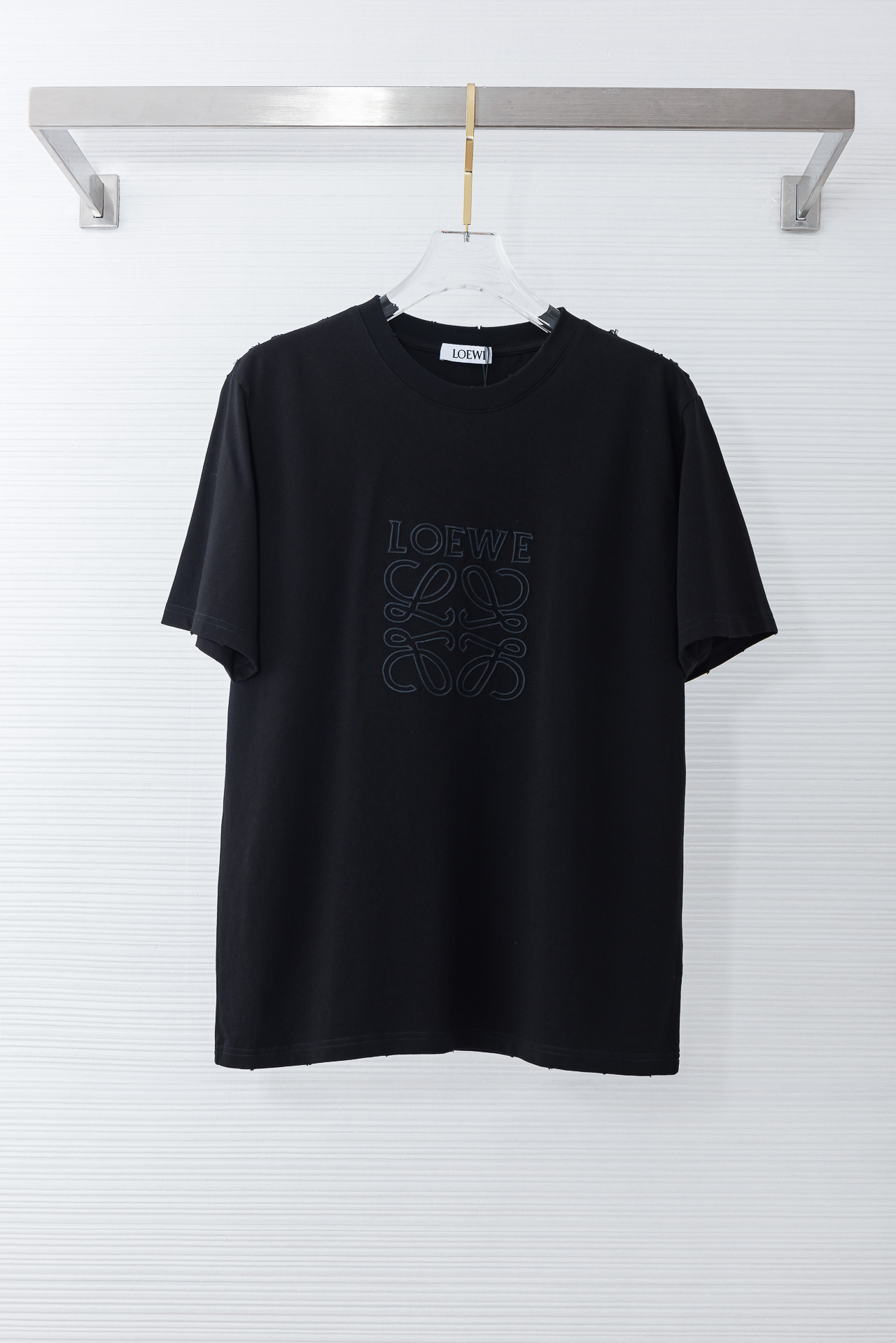 LOEWE罗意威 2026SS时尚潮人必备男士休闲圆领短袖T恤衫#设计理念潮流前卫与尚可持续，选用客供进
