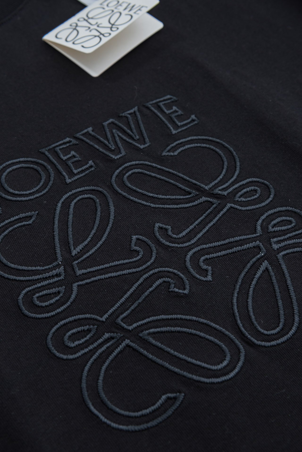 LOEWE罗意威 2026SS时尚潮人必备男士休闲圆领短袖T恤衫#设计理念潮流前卫与尚可持续，选用客供进