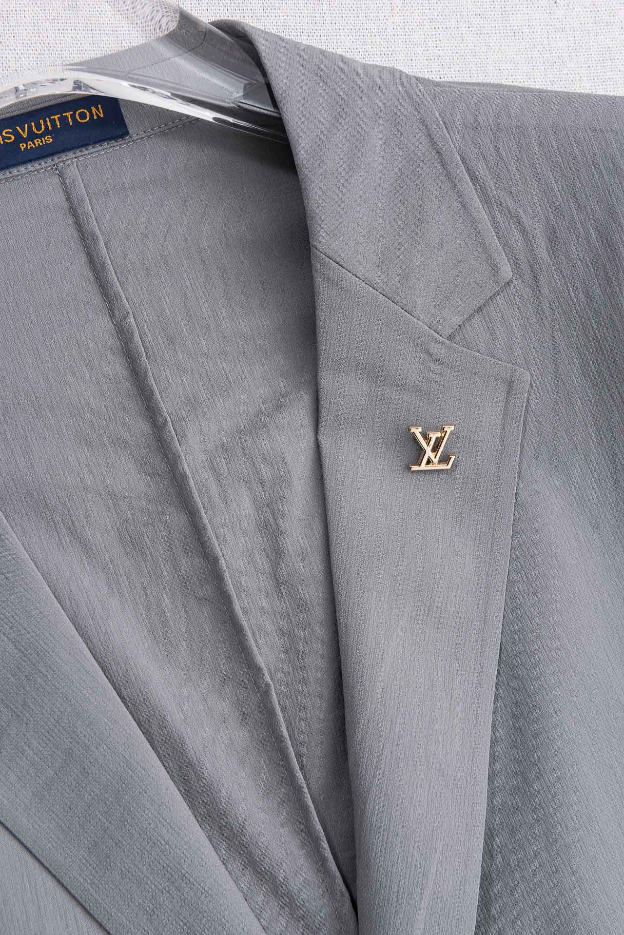 LV 2026ss春夏休闲西装#时尚而舒适的产品，让您在各种场合中都能自信、得体地展现风采。搭配现代化元