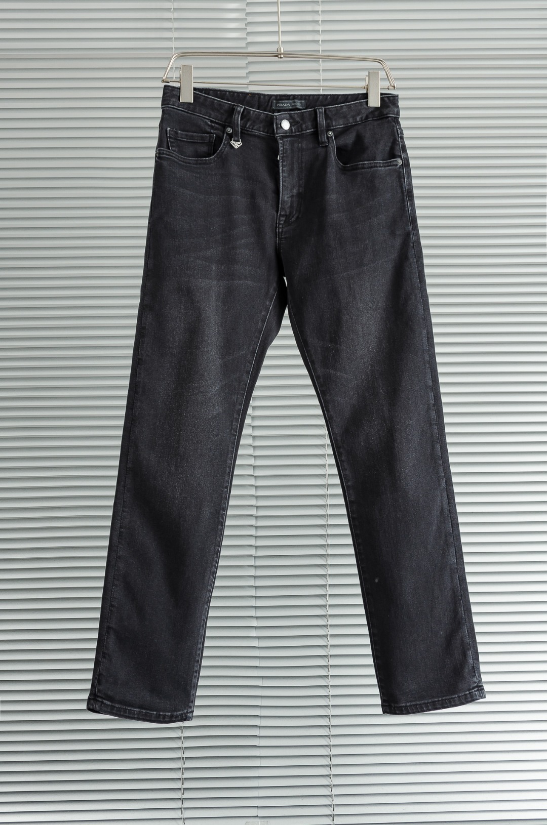 Pra*da普/拉达男士时装款商务休闲丹宁牛仔裤最新出品，巴黎秀场演绎款！！高端奢华且非常牛掰的一款丹宁