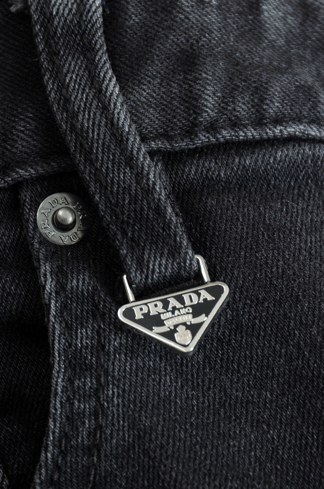 Pra*da普/拉达男士时装款商务休闲丹宁牛仔裤最新出品，巴黎秀场演绎款！！高端奢华且非常牛掰的一款丹宁