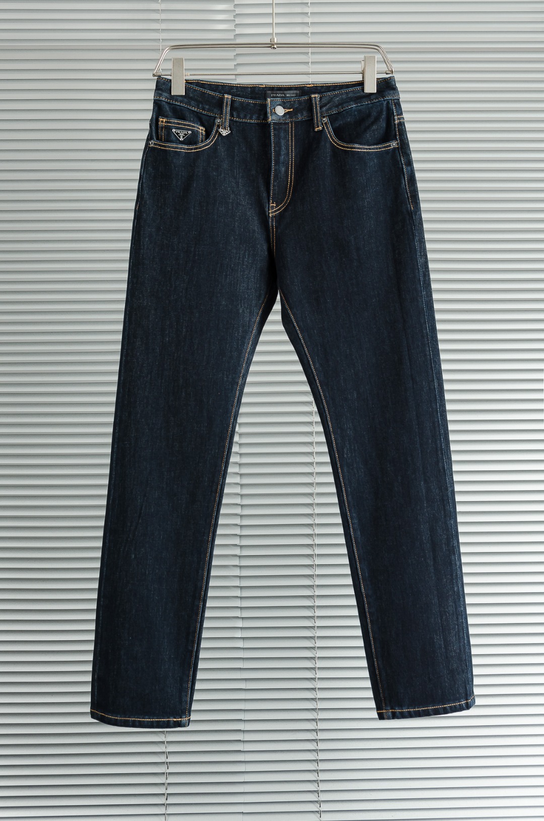 Pra*da普/拉达男士时装款商务休闲丹宁牛仔裤最新出品，巴黎秀场演绎款！！高端奢华且非常牛掰的一款丹宁