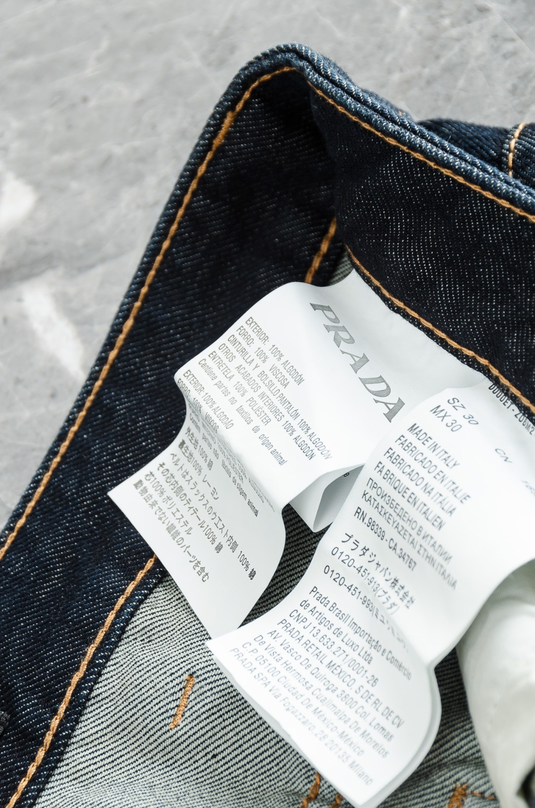 Pra*da普/拉达男士时装款商务休闲丹宁牛仔裤最新出品，巴黎秀场演绎款！！高端奢华且非常牛掰的一款丹宁